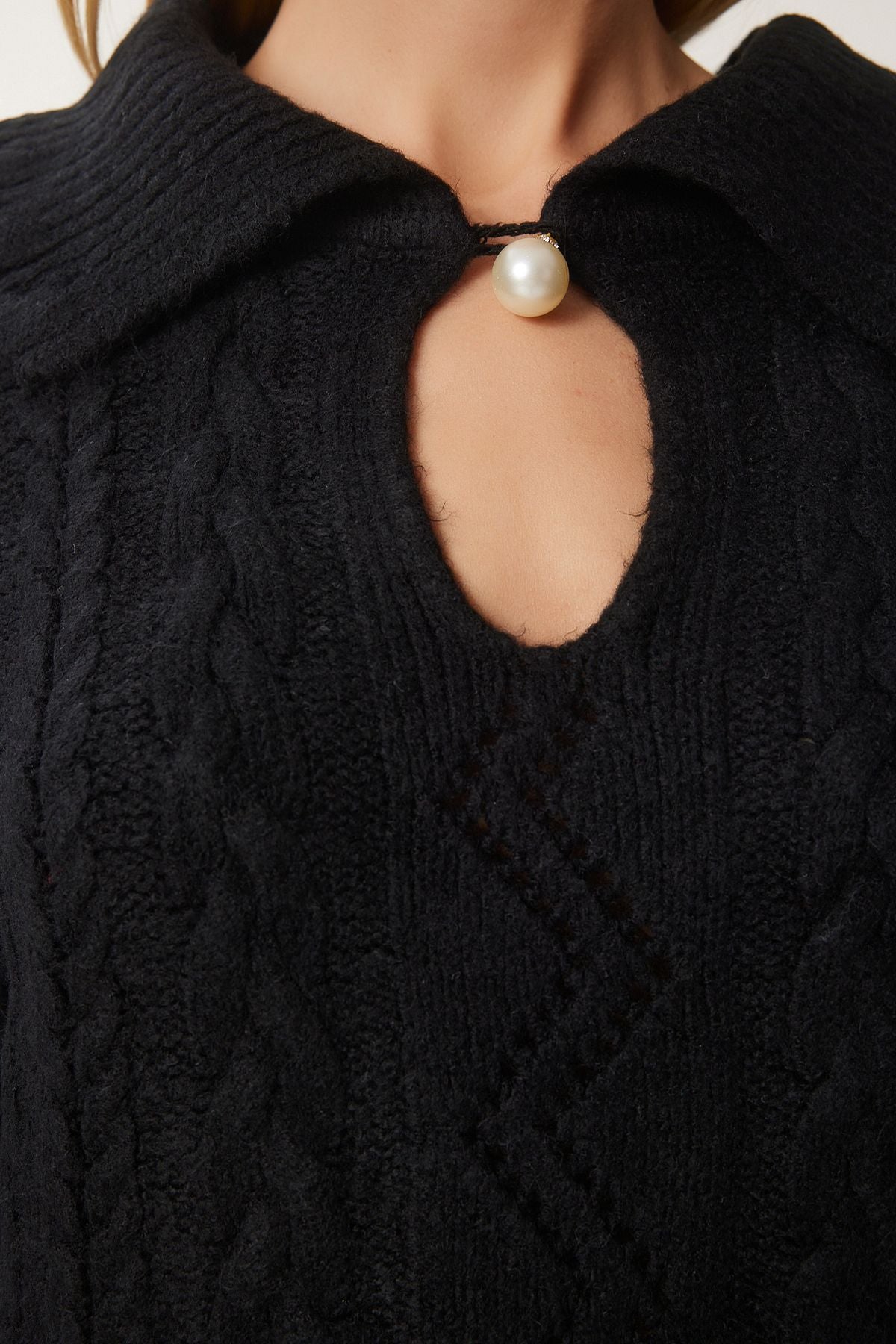Women's black pearl button motif knitwear sweater BV00108