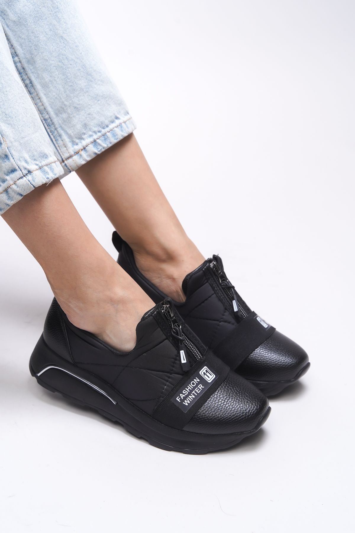 Vicrathla Female Sneaker 00121701 Black Black