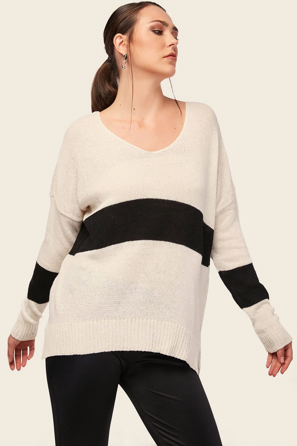 WOMEN ECRU V YAKA Two-colored front short back long sweater ARM-18K012042