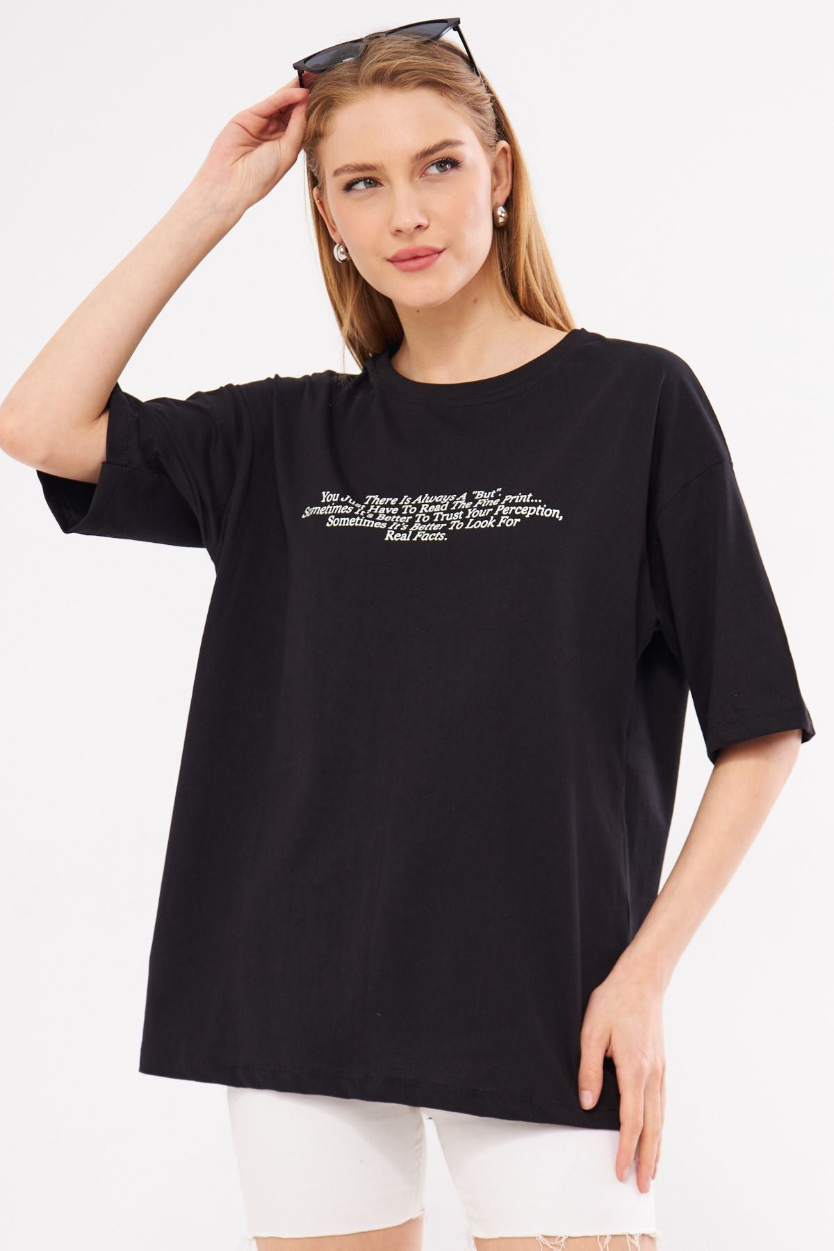 Woman Black Round Yaka in front of the Oversize T-shirt ARM-24Y024013