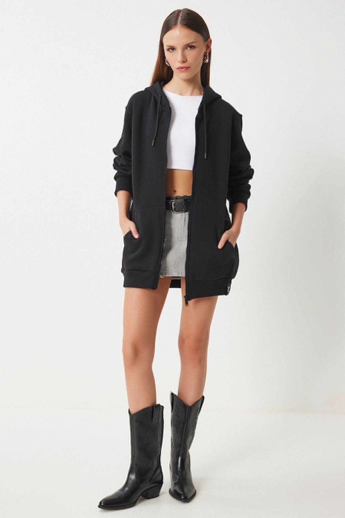 Female black hooded route zipper with a lighter vn00015