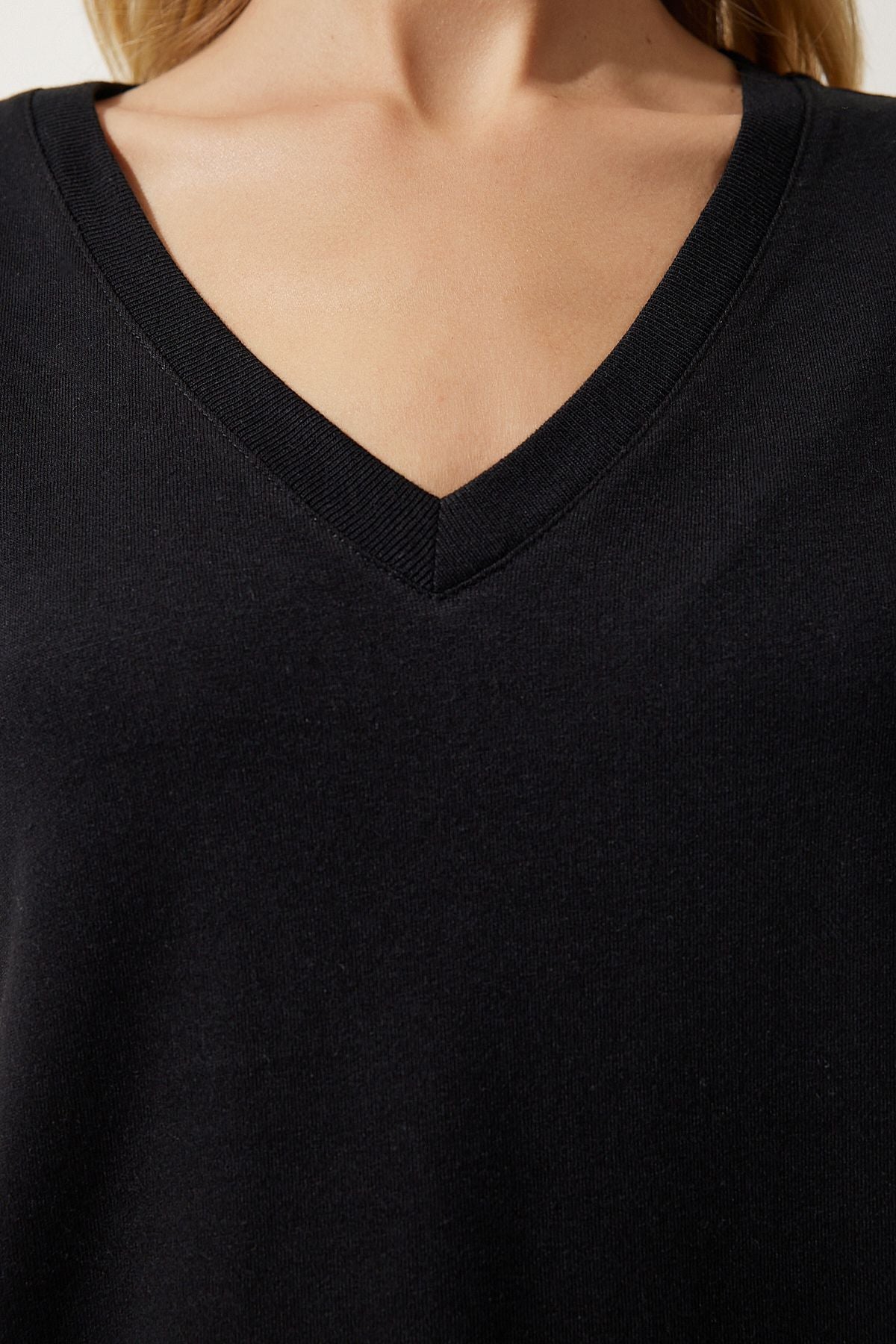 Female Black V-Neck Modal Knitting T-Shirt HW00009