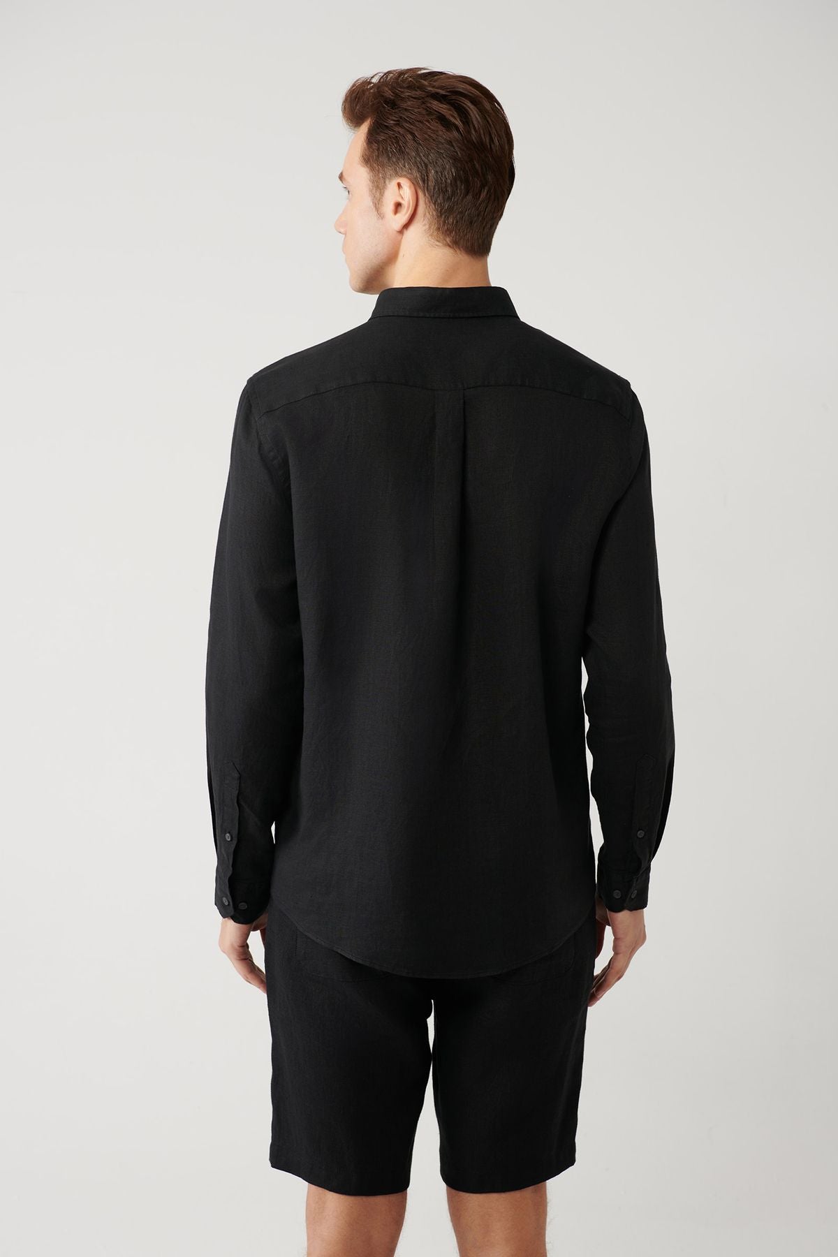 Men's black 100 %linen buttoned collar shirt B002191