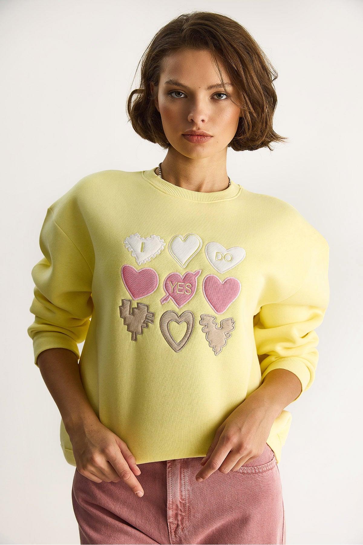 Women's Crew Neck Heart Embroidered Rose Gold Three Thread Sweatshirt 6875 60283520