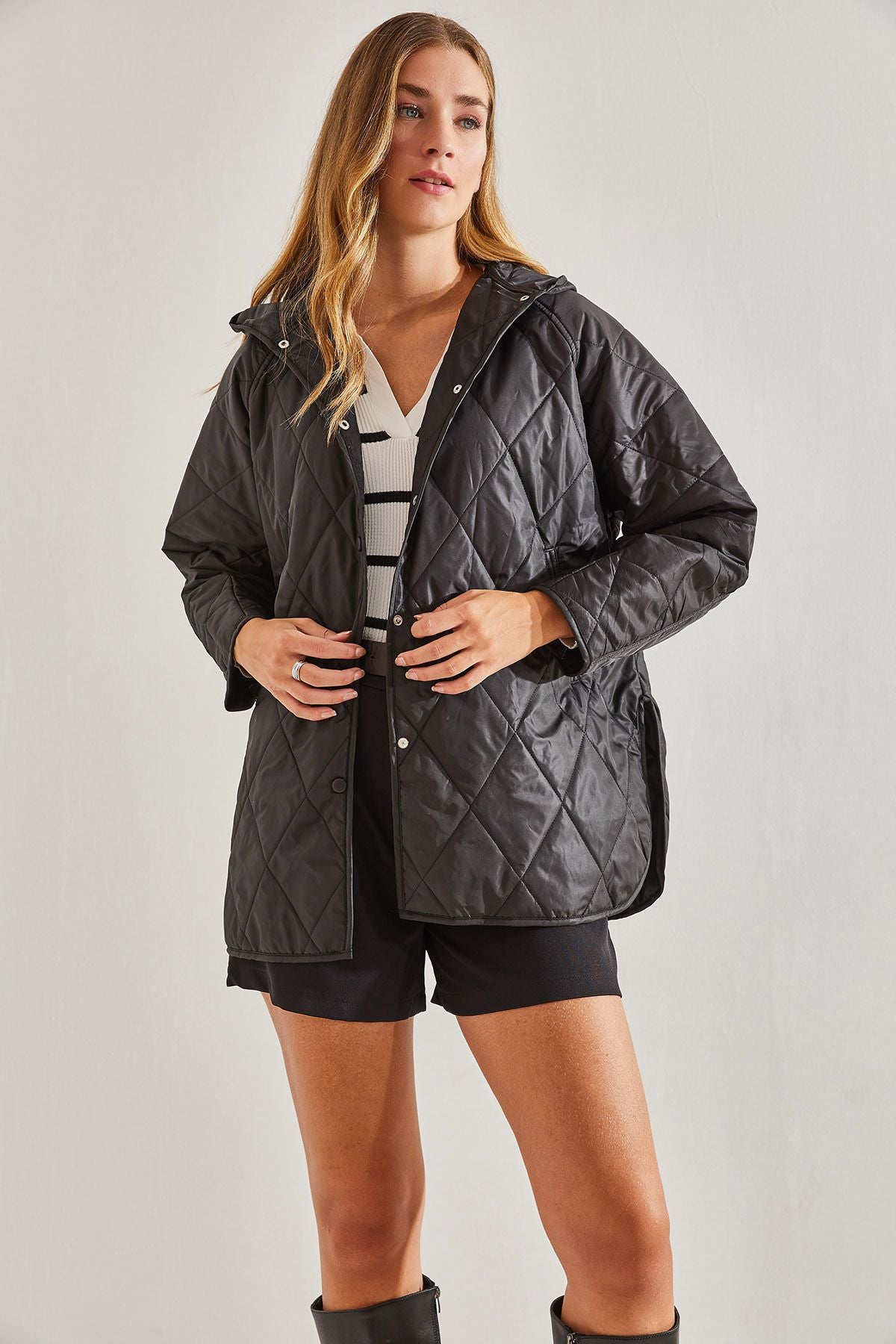 Women's baklava patterned quilted coat