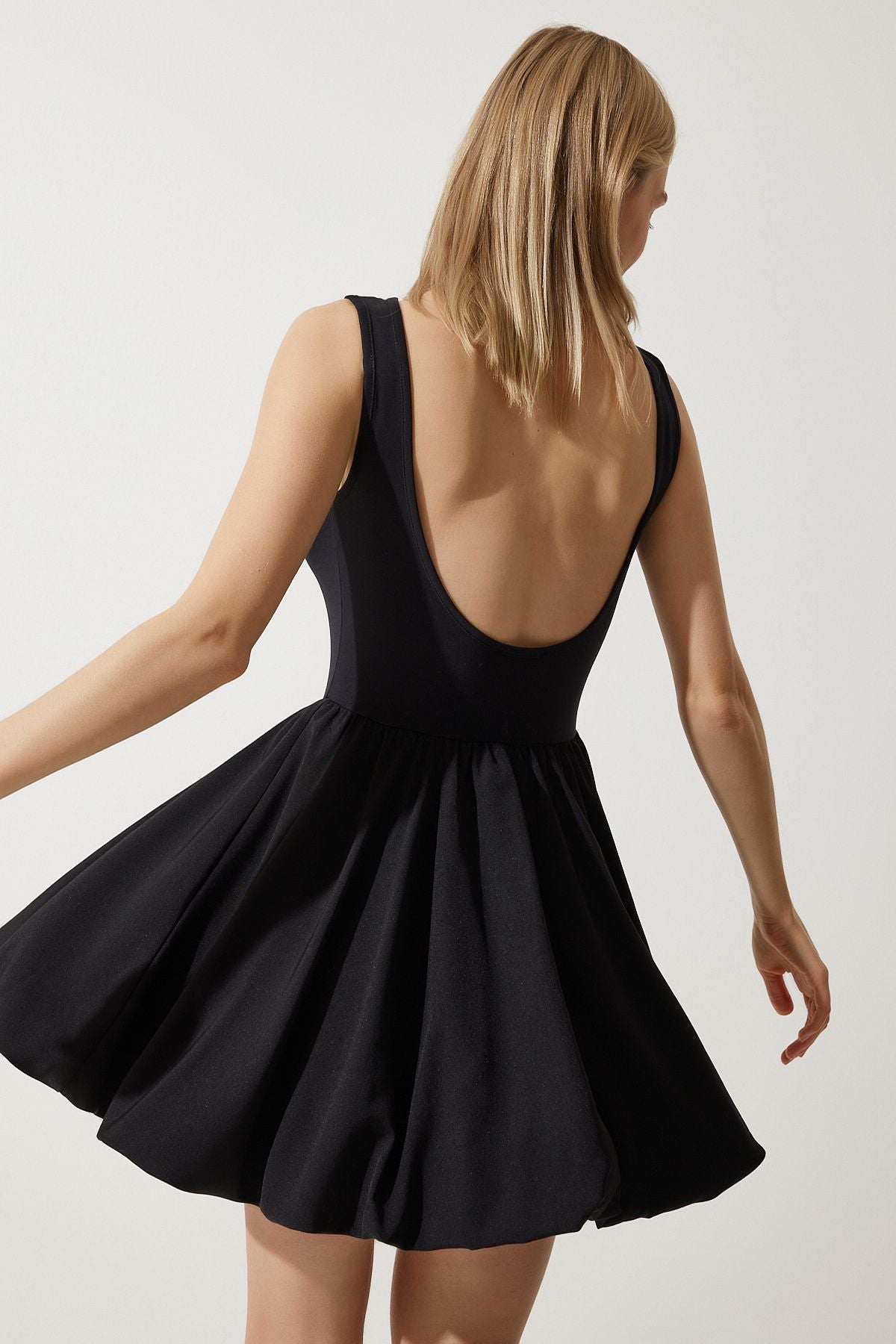 Woman Black Sleeveless Poplin Balloon Dress UB00280