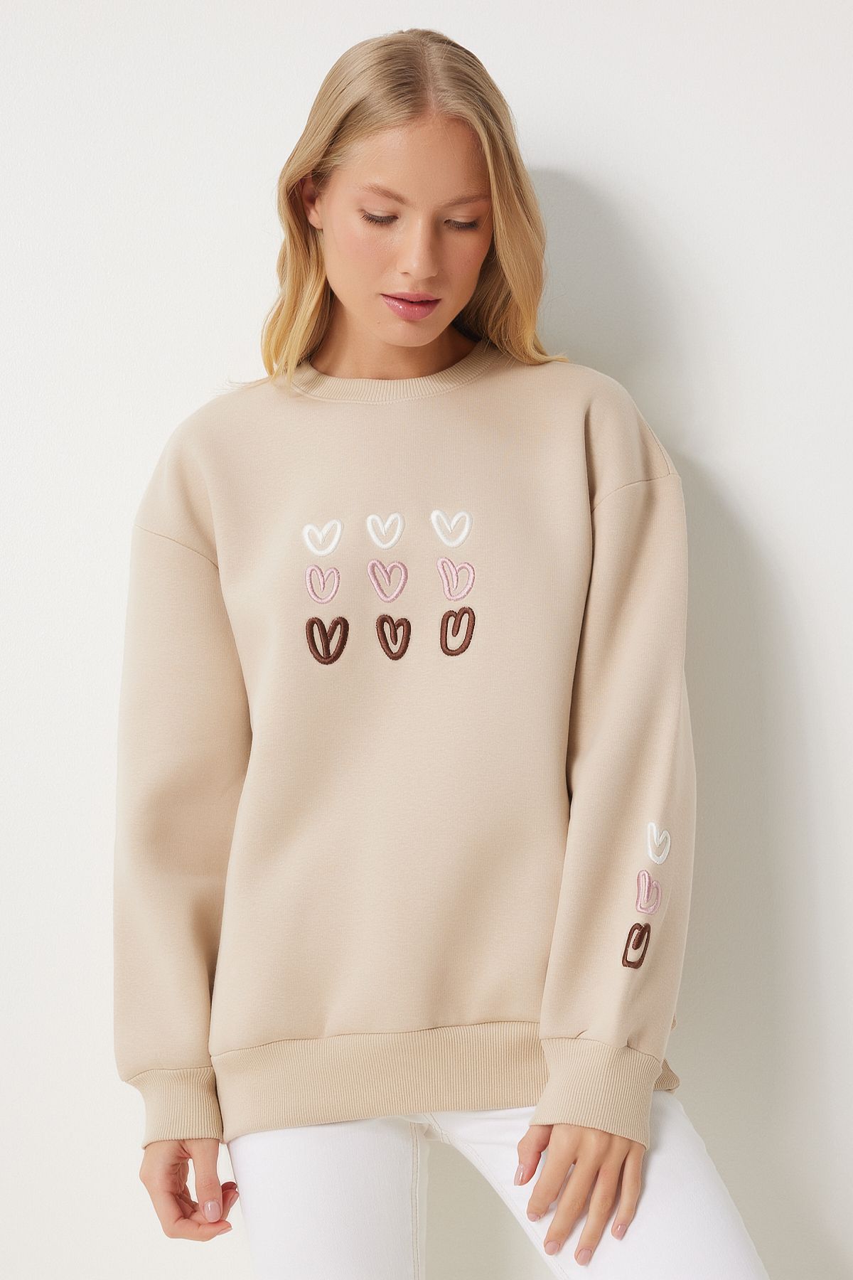 Women's Cream Heart Embroidery Sweatshirt OW00004