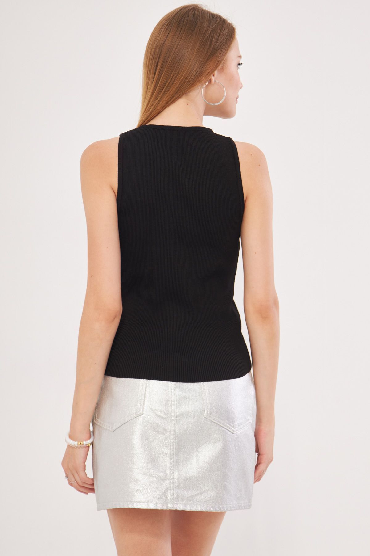 Female black collar buttoned front with stony beads sleeveless knitwear blouse ARM-24Y134008