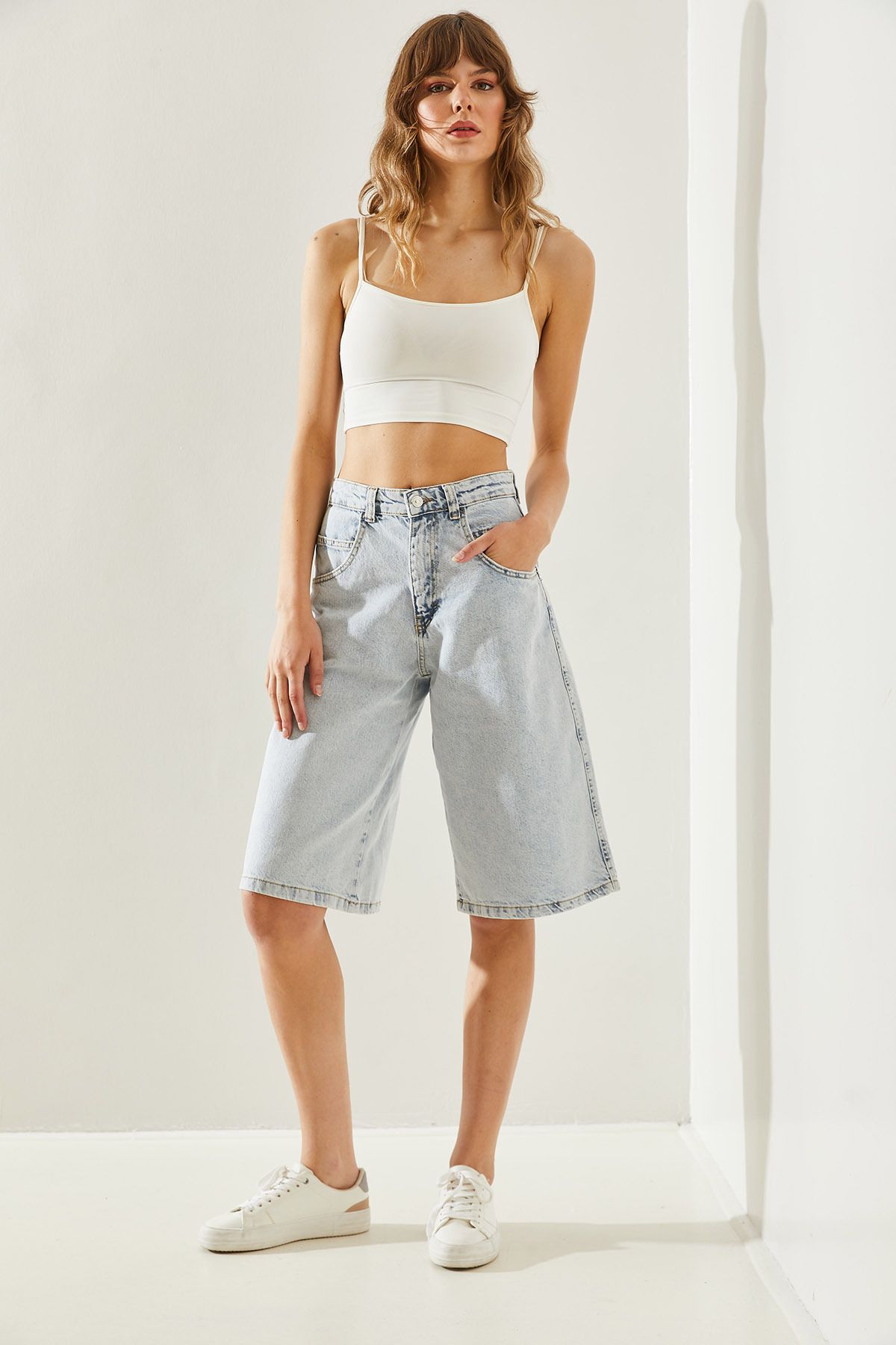 WOMEN'S Snow Washing Rear Belt Detail Baggy Shabby Shorts 60251174