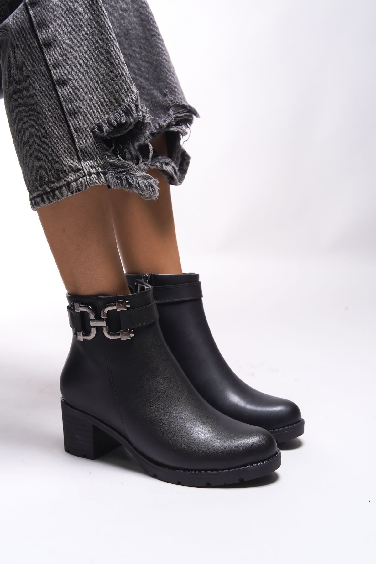 Libthana Women's Chain Detail Heels Bot 0012725 Black Skin