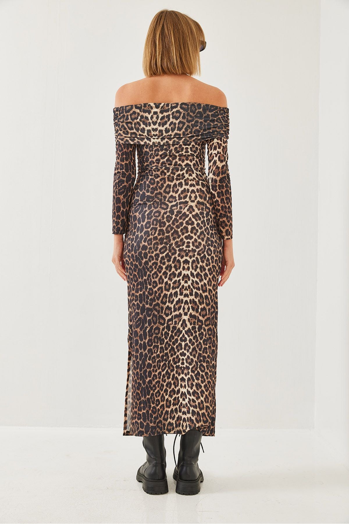 Woman Madonna collar Long Leopard Patterned Dress 60351138