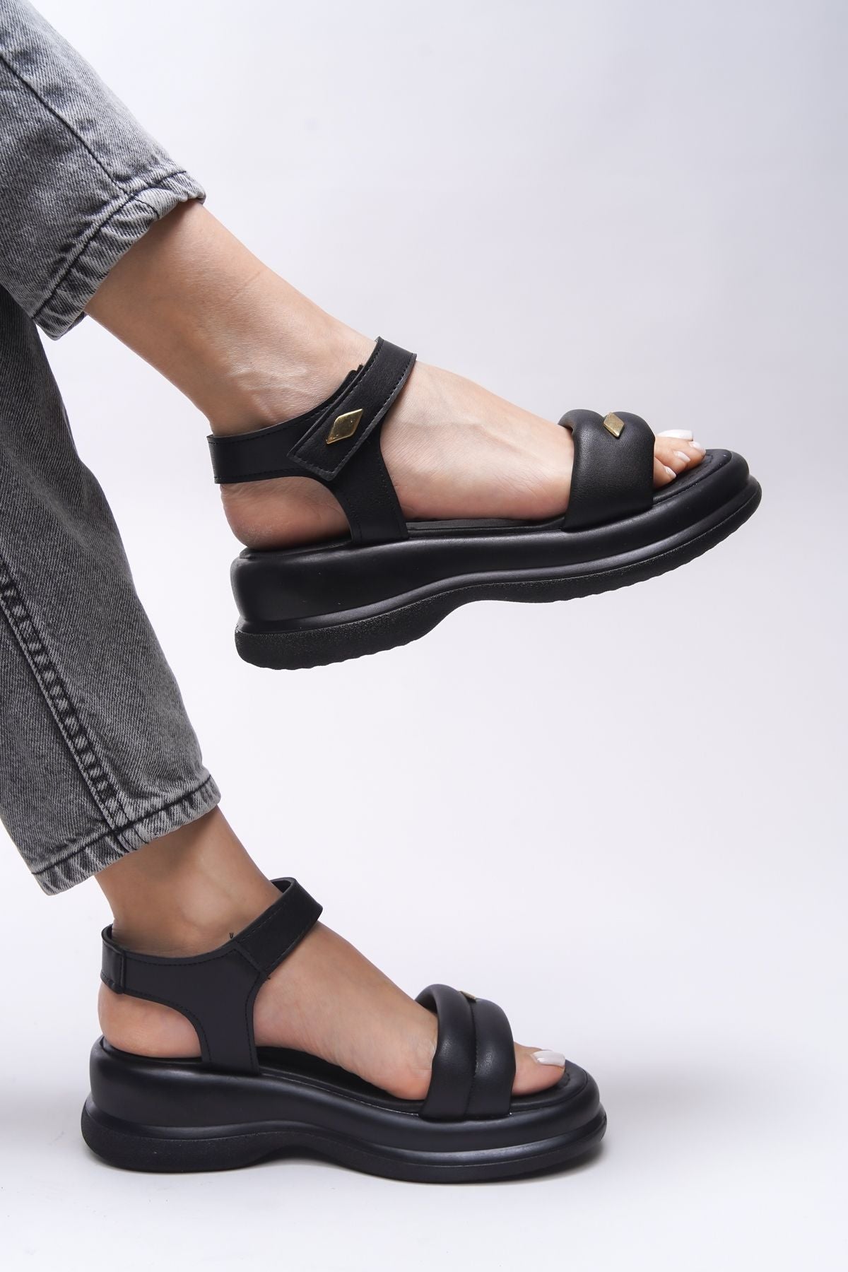 Bhaedrih Woman Sandals 00121030 Black