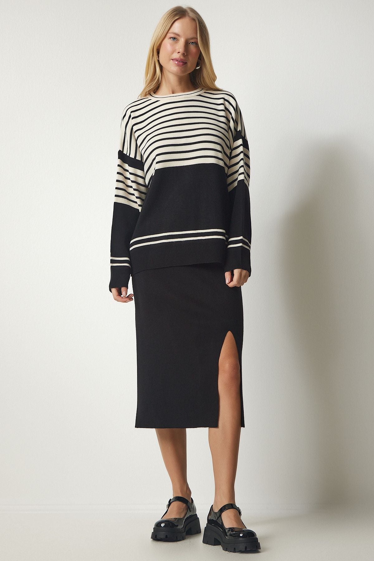 Female black striped sweater skirt knitwear set ki00104