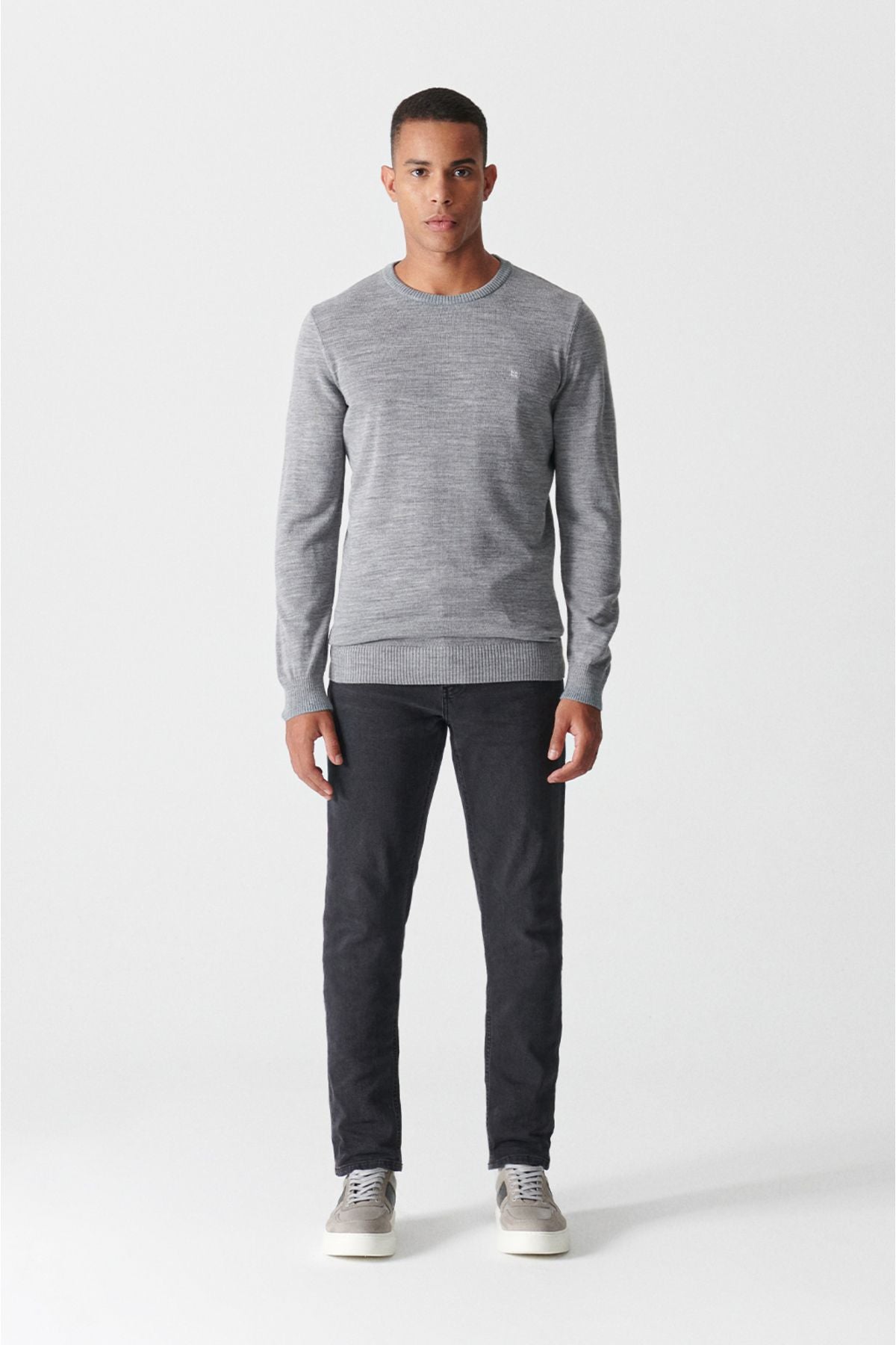 Men's gray bike collar feathered knitwear sweater E005000