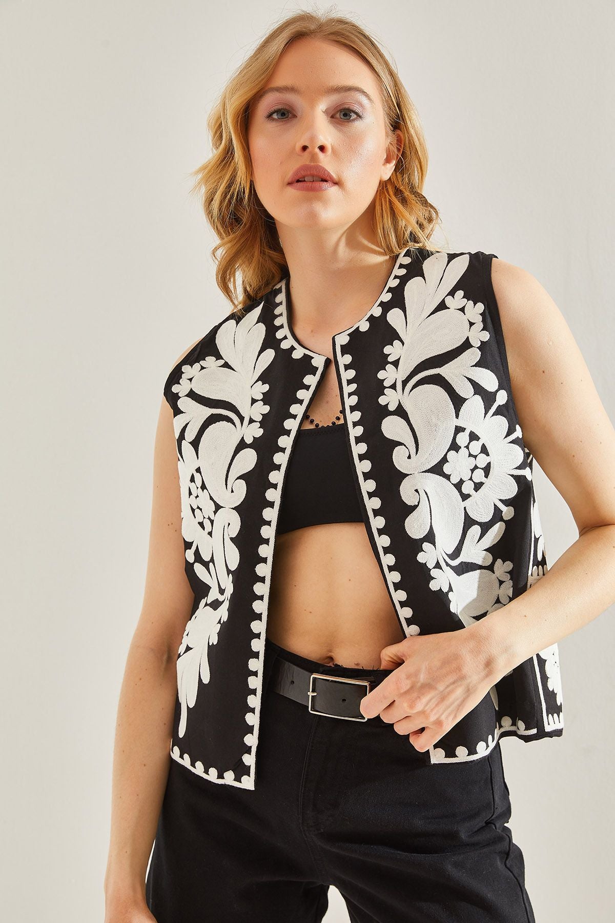 Female Embroidered Linen Vest 60181041