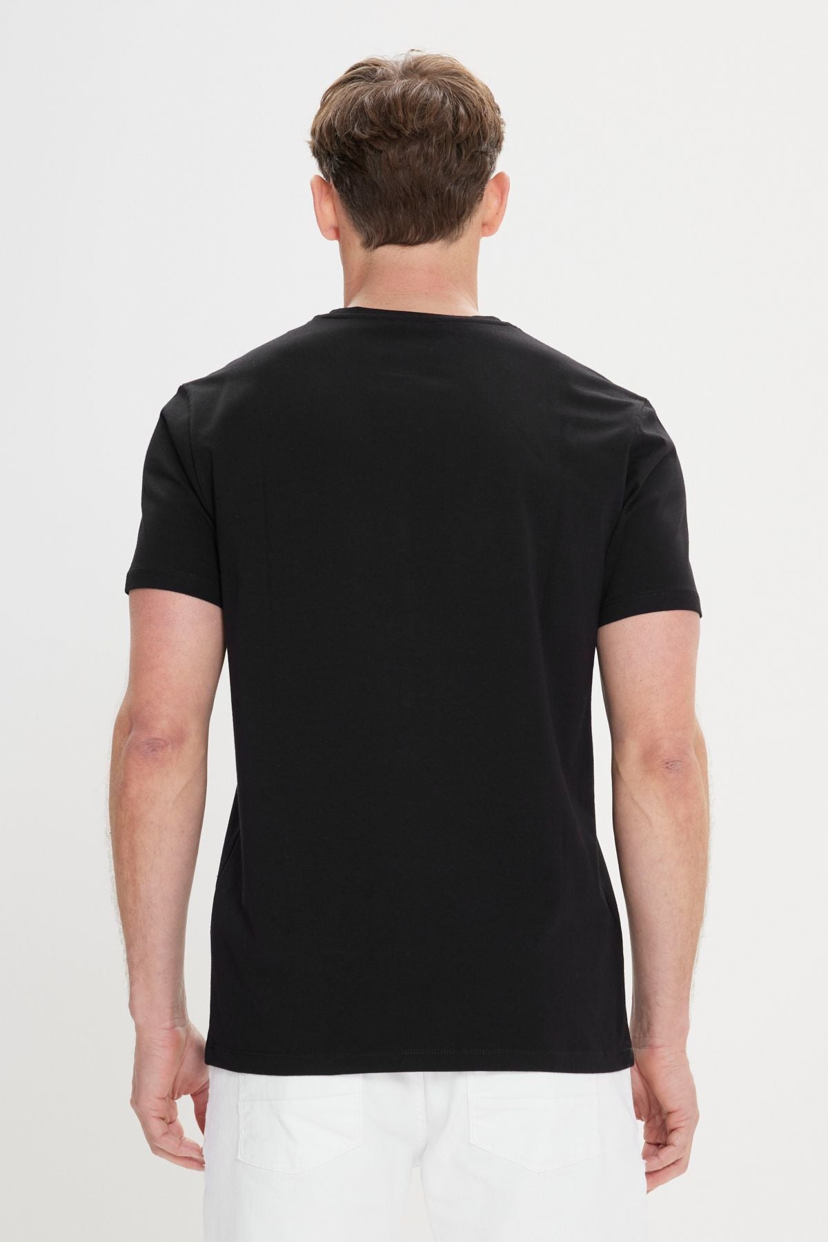Men's black slim fit narrow cut bicycle collar printed cotton t -shirt