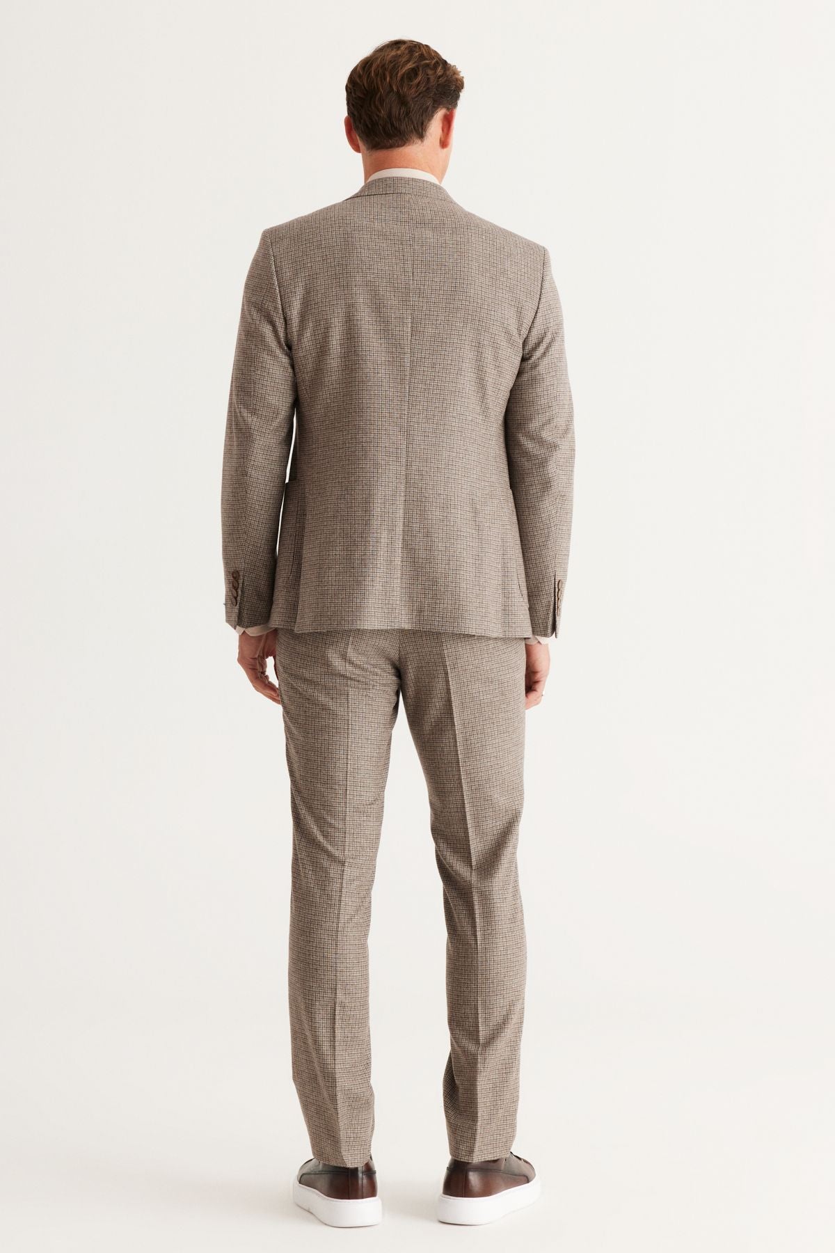 Slim fit narrow cut mono collar square woolen suits