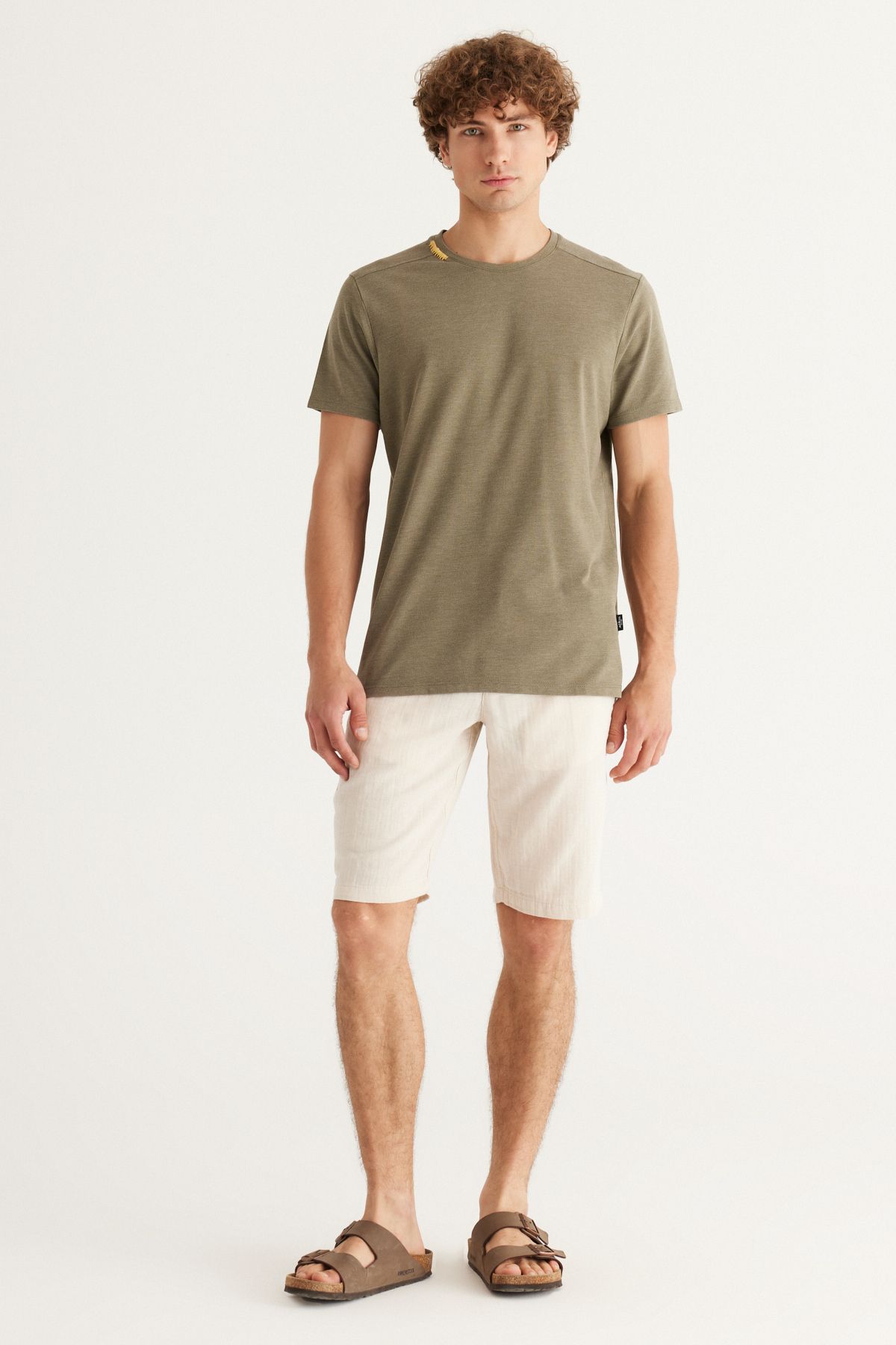 Men's Beige Slim Fit Narrow Cutting Side Pocket 100 %Cotton Muslin Patterned Shorts