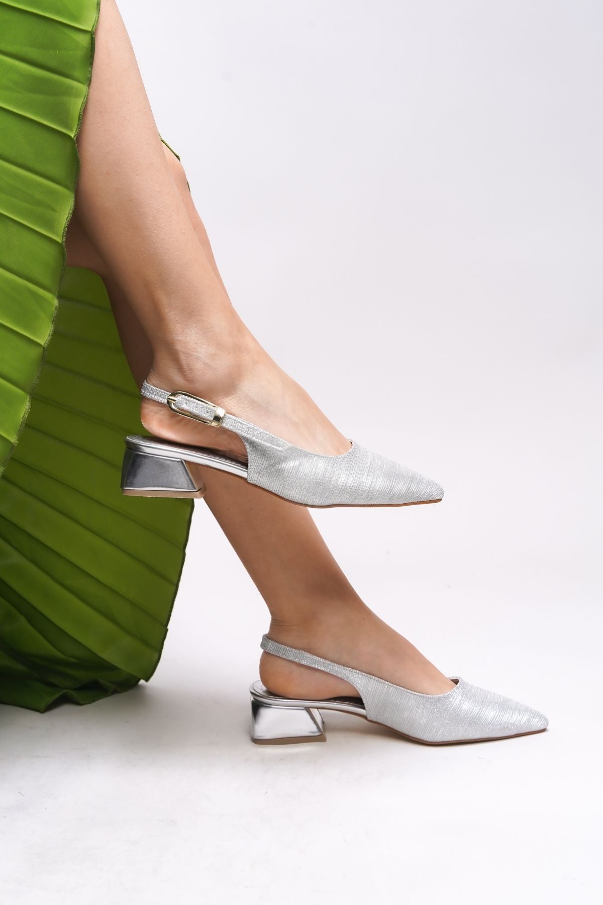 Tyltora Behind the Woman Open Pointed Nose Heeled Shoes 0012303 Silver texture