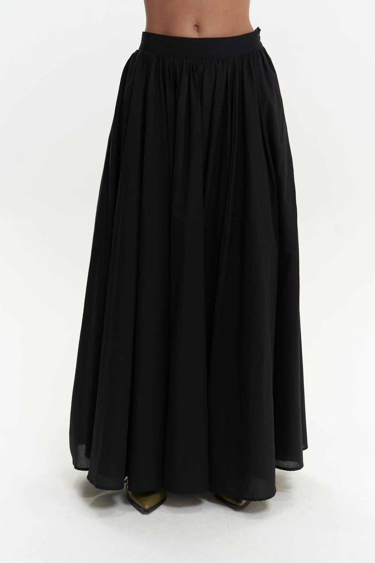 Faylinn long black skirt with pleated