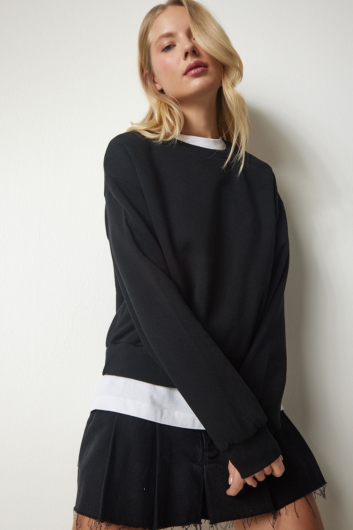 Female Black Shardon Crop Sweatshirt UB00179