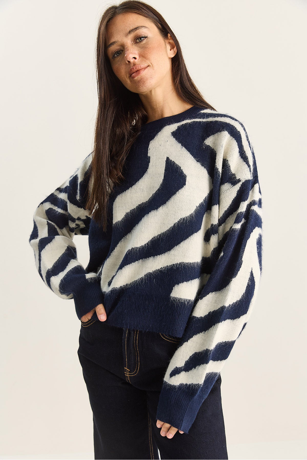 Women's Thick Zebra Patterned Crew Neck Ribbed Knitwear Sweater 60285006