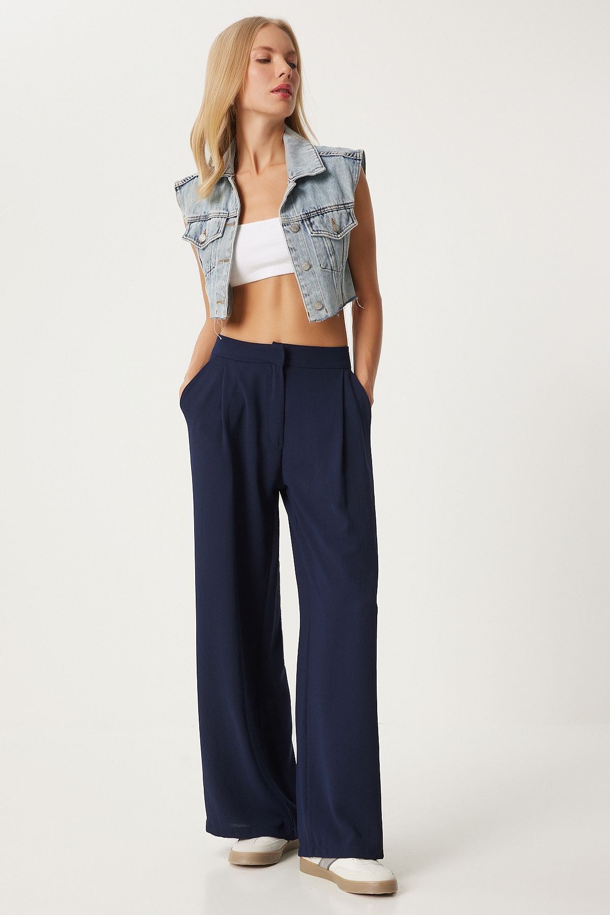 Woman Navy Blue Pleated Woven Palazzo Pants UL00038
