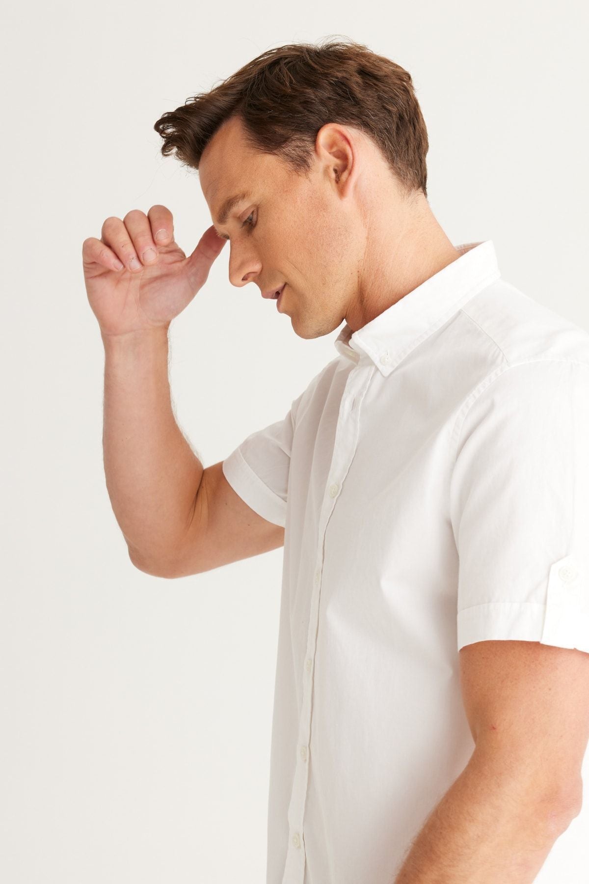 Men's white linen slim fit narrow cut buttoned collar shirt