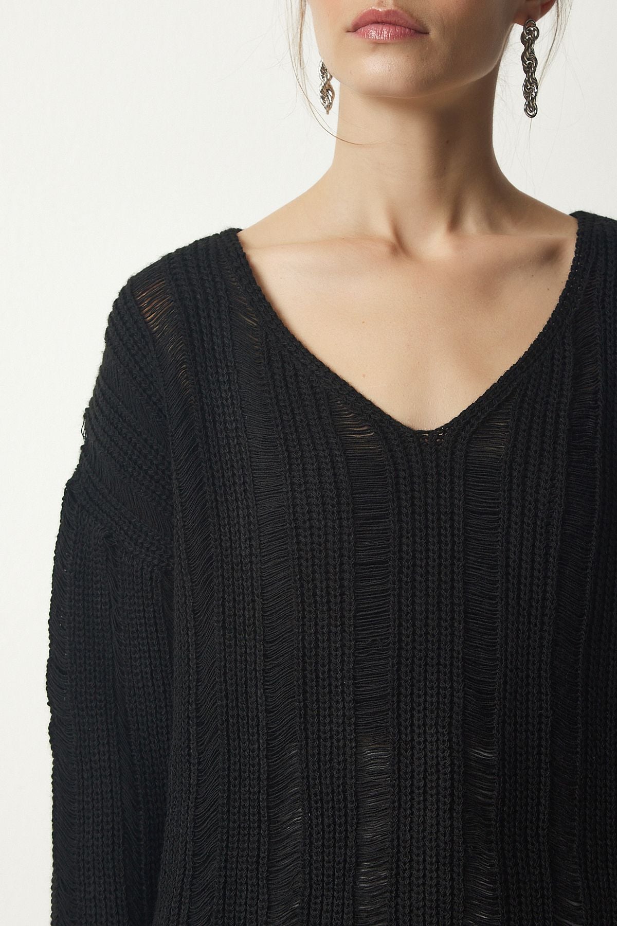 Women's black tear detailed overwhelm knitwear sweater ki00105