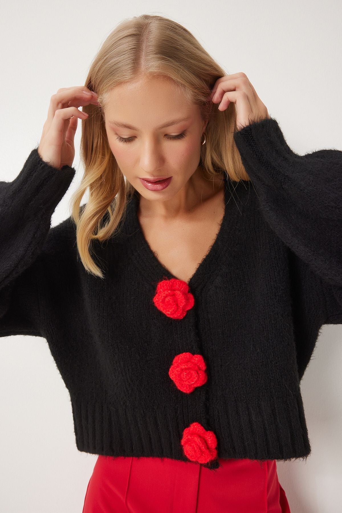 Female black pompom flower detailed knitwear cardigan pf00089
