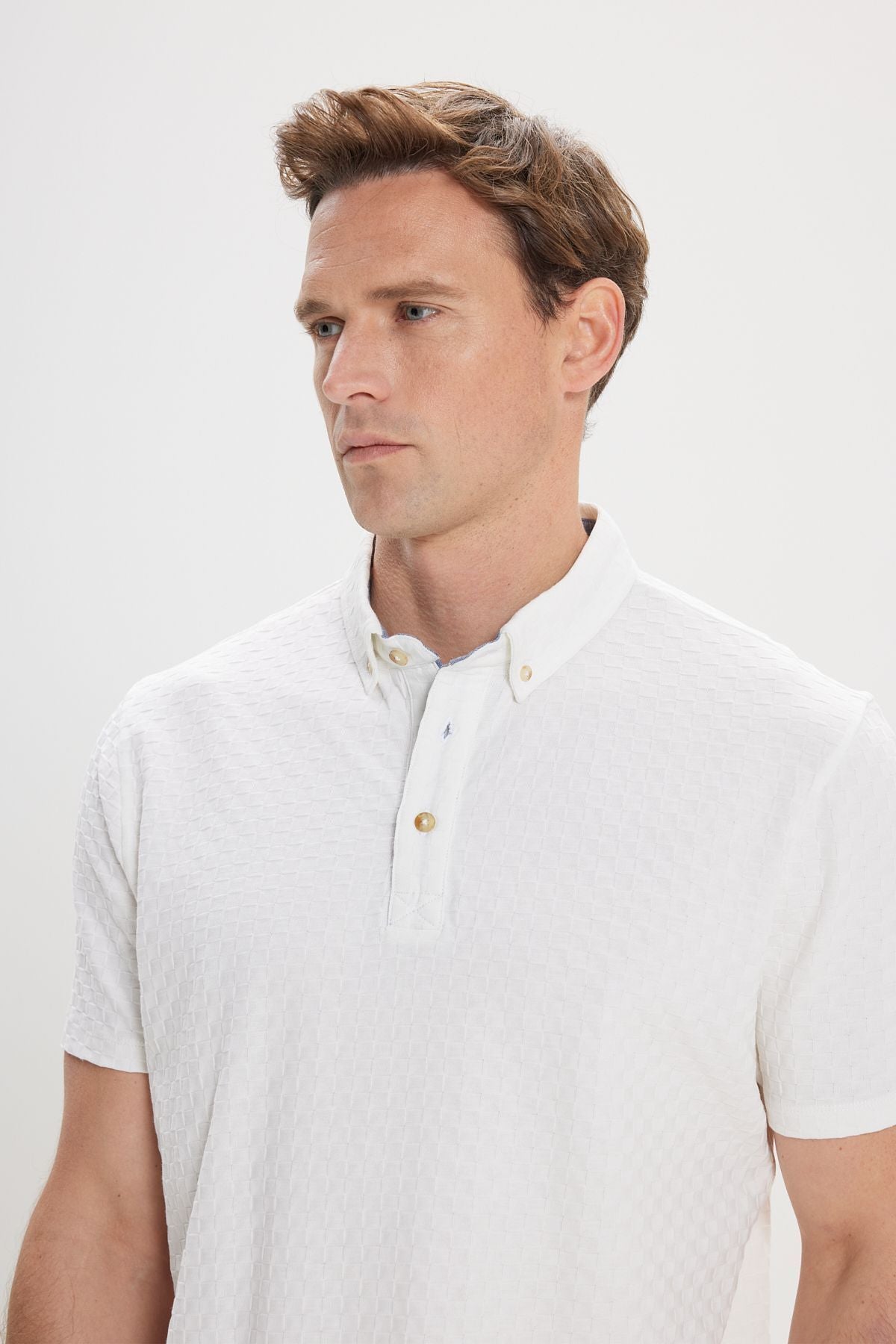 Men's white regular fit comfortable cut 100 %cotton jacquard polo collar t -shirt