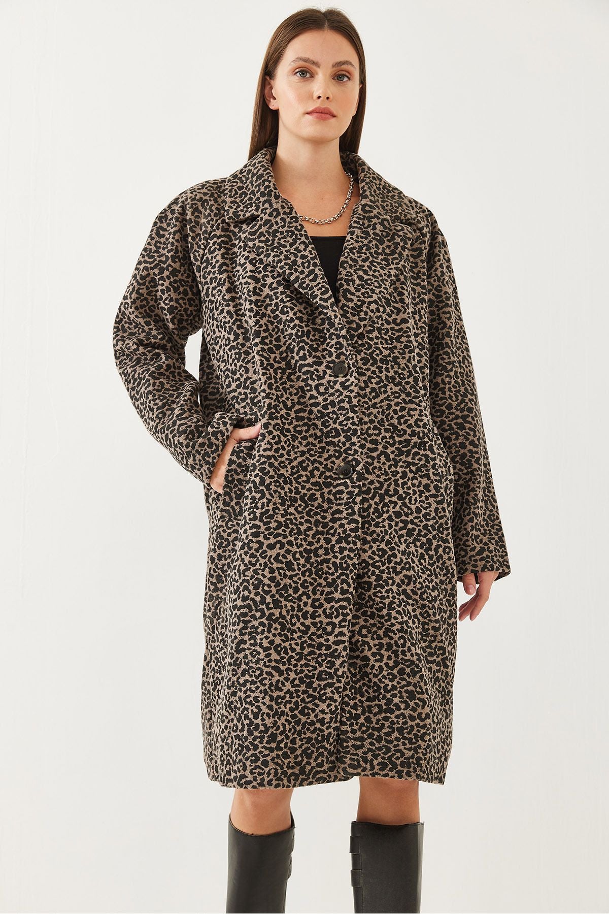 Female Leopard Patterned Cruve Stamp Coat 2479 60351030