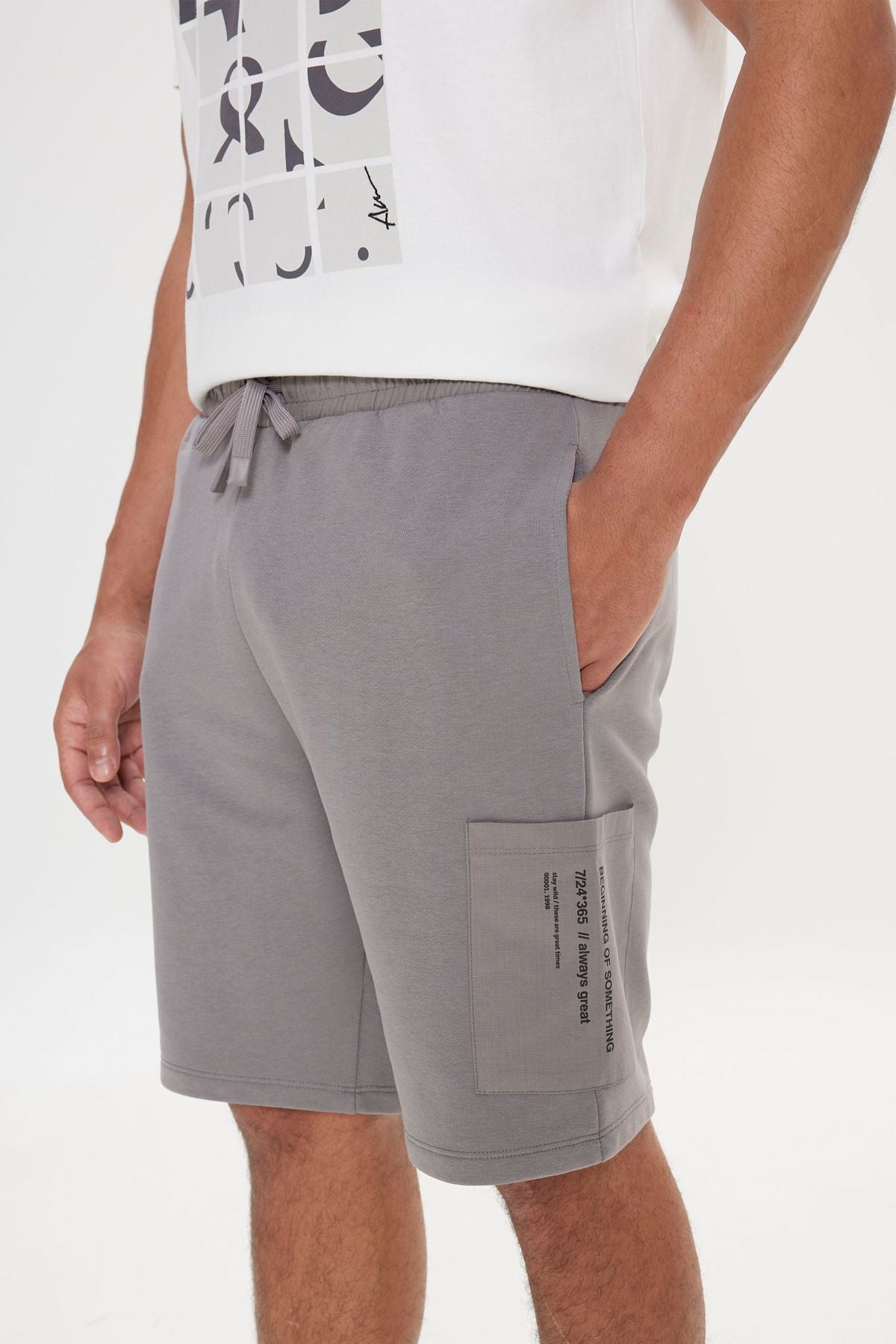 Men's Gray Standard Fit Normal Cutting Cotton Pocket Knitting Shorts