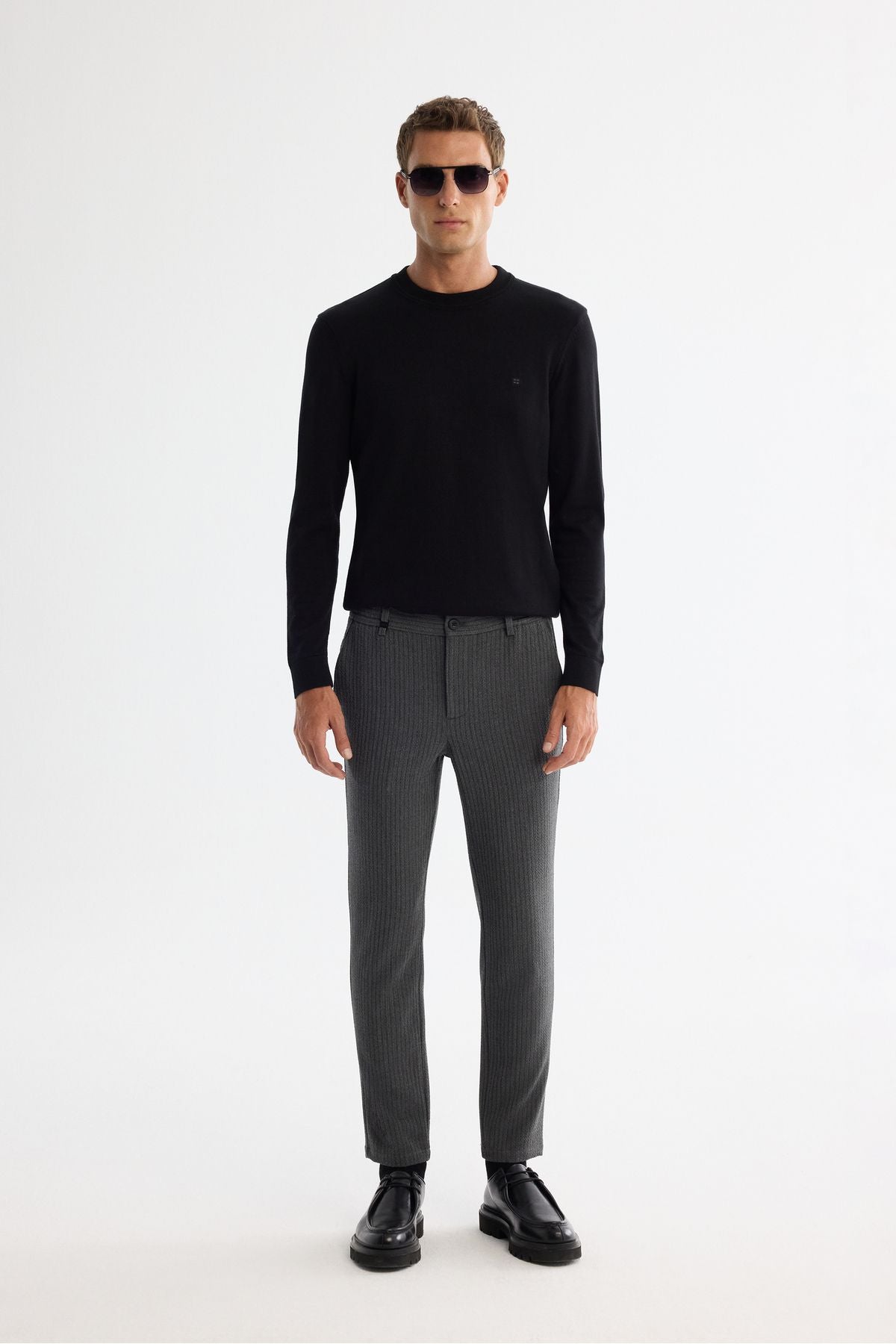 Men's anthracite woolen as well as rubber textured chino pants A42y3067