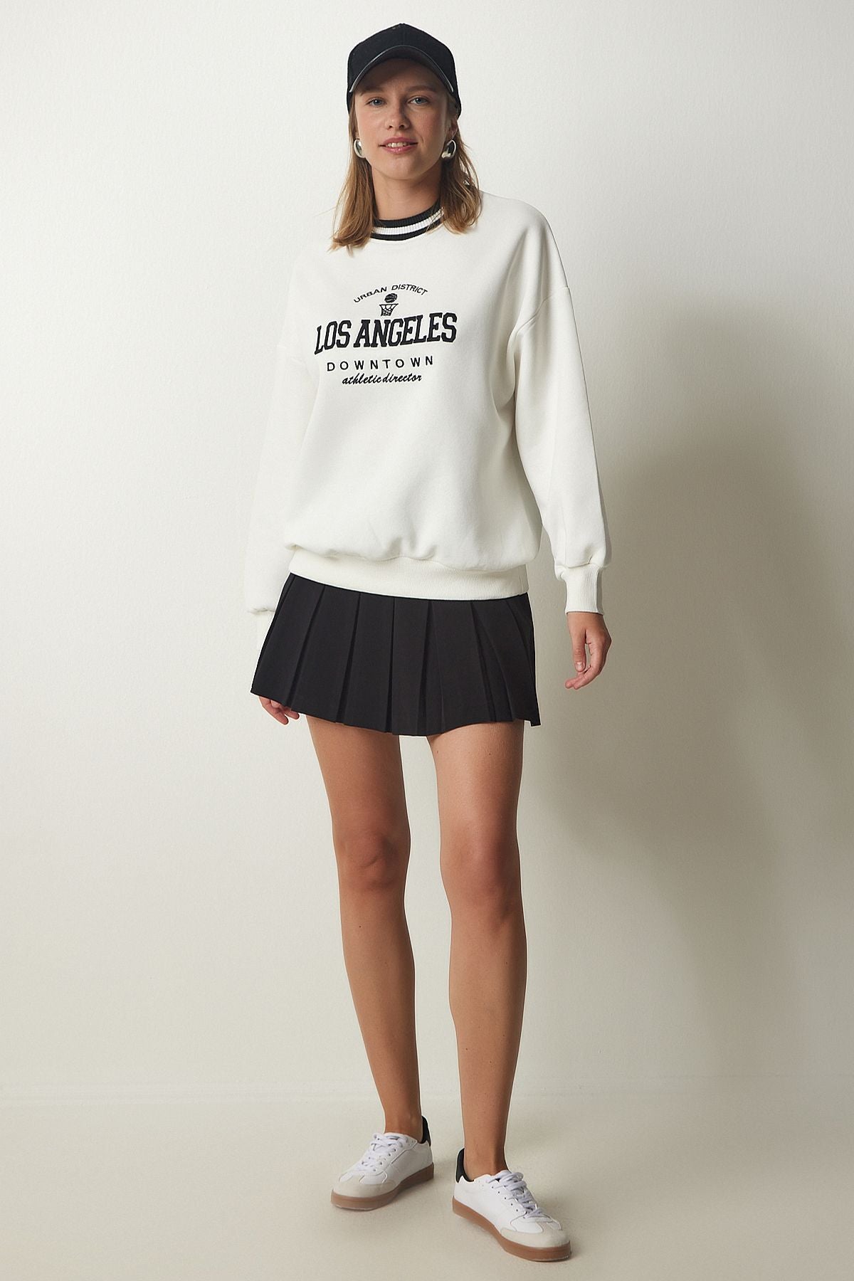 Woman White Embroidered Reddon Sweatshirt HF00447