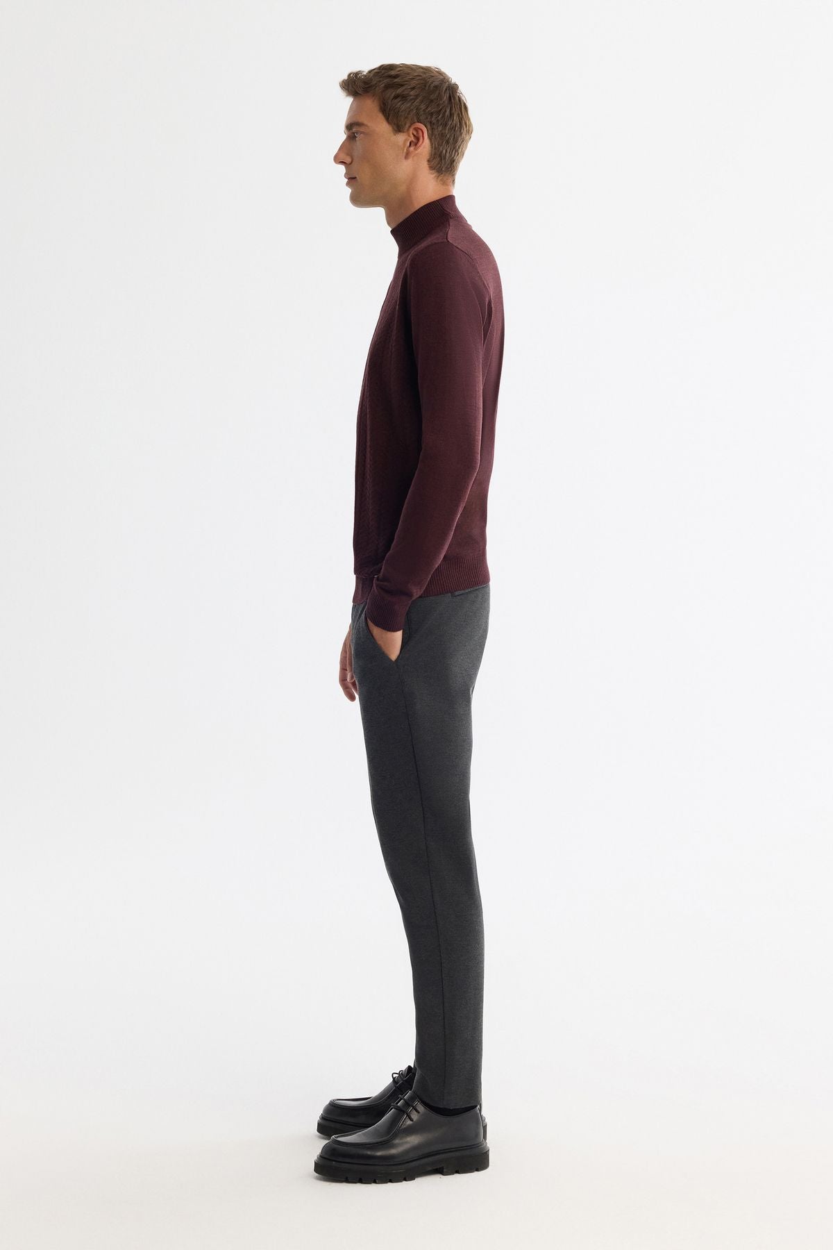 Men's Bordeaux Half Fisherman Collar textured knitwear sweater E005108