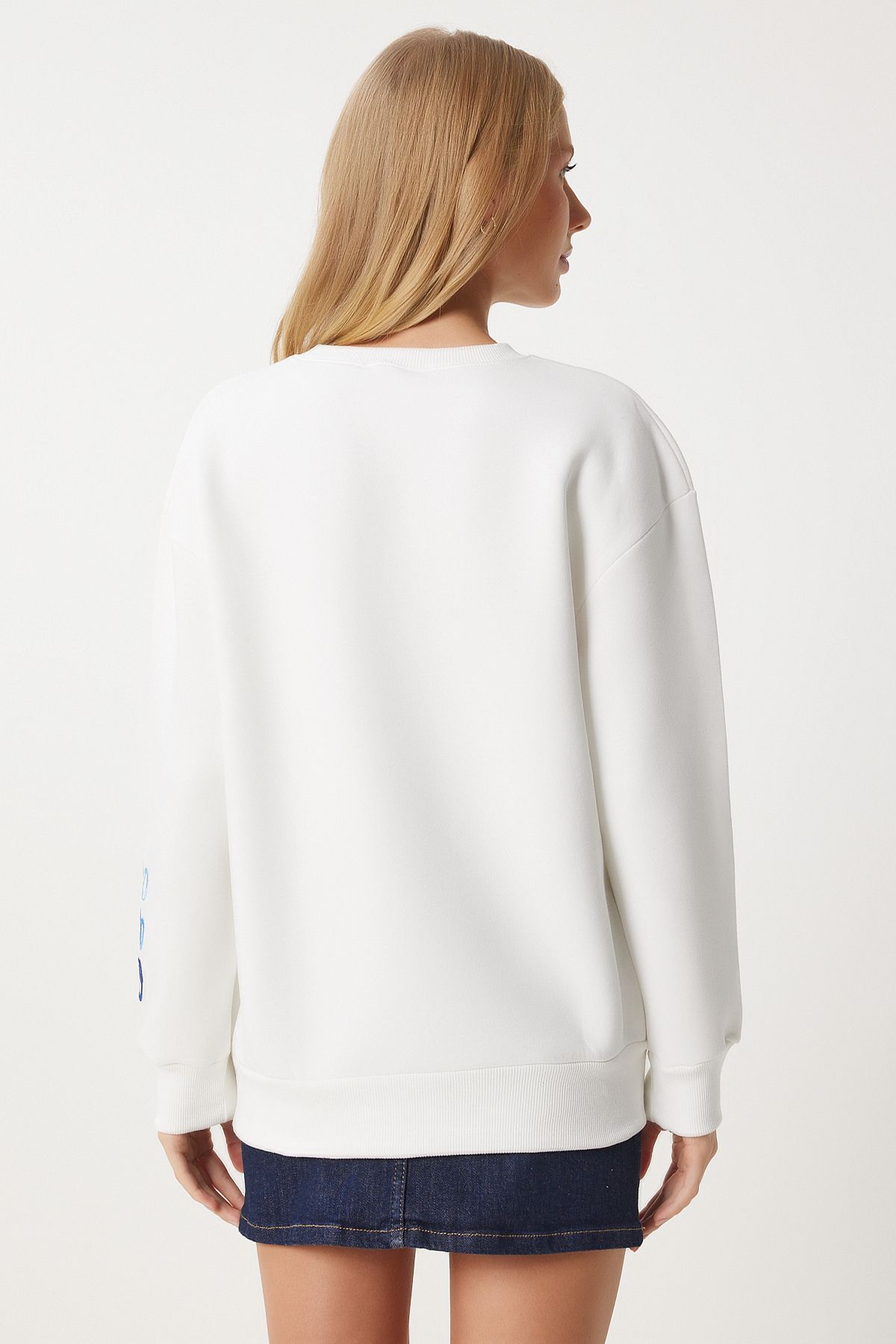 Woman White Heart Embroidery Sweatshirt OW00004