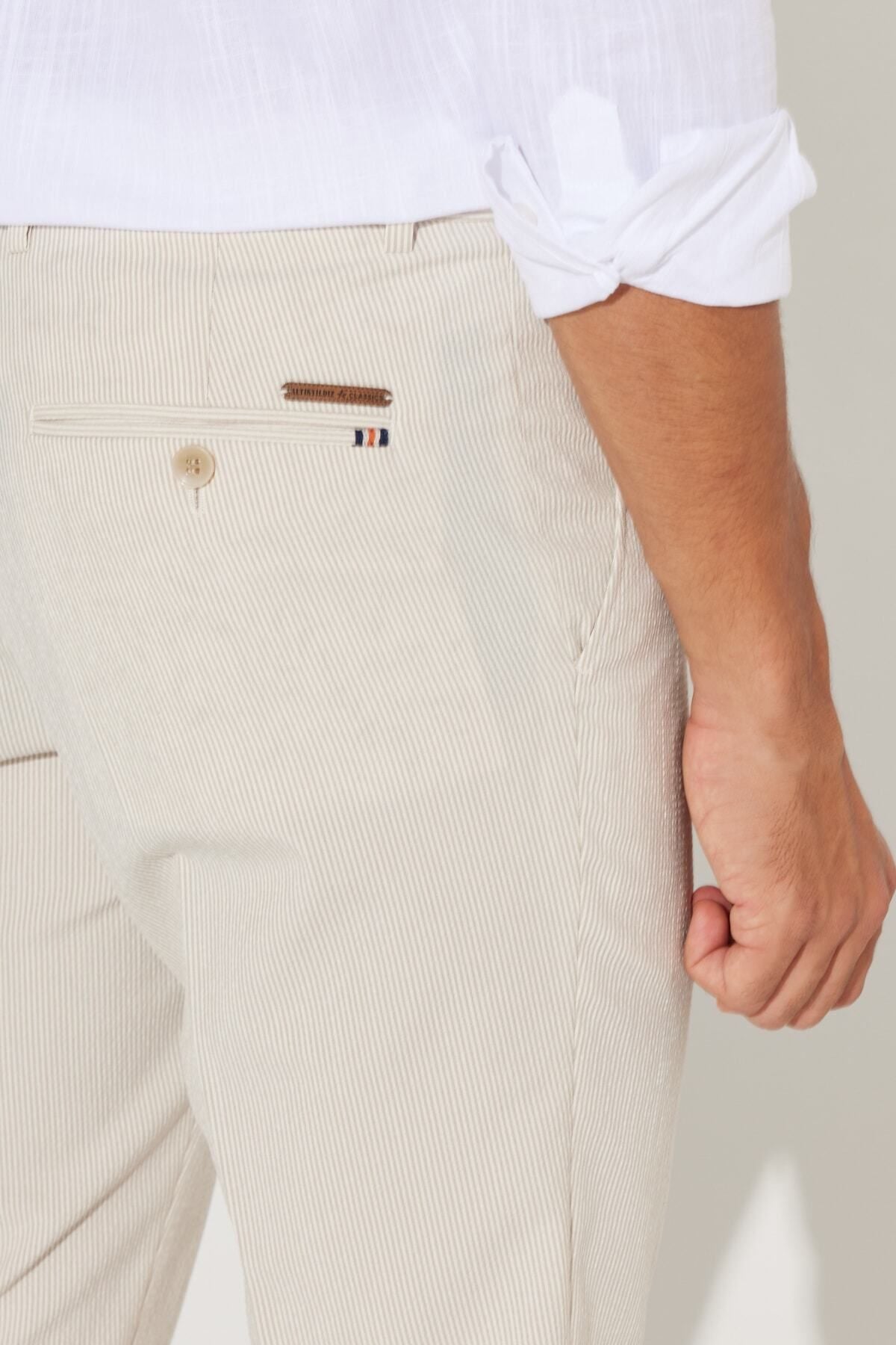 Men's Beige Slim Fit Narrow Cutting Side Pocket Wafer Patterned Flexible Pants