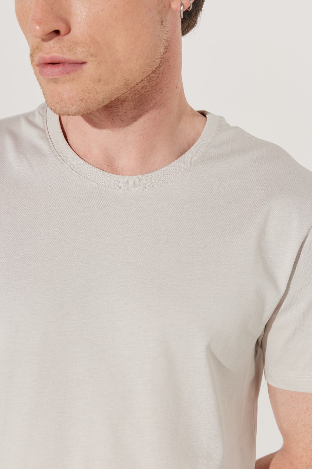 Men's gray slim fit narrow cut 100 %cotton bike collar Basic T -shirt