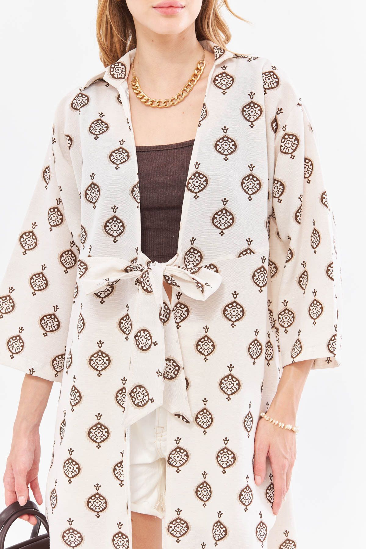 Female coffee linen-looking patterned front-binding midi height kimono shirt ARM-24Y001096