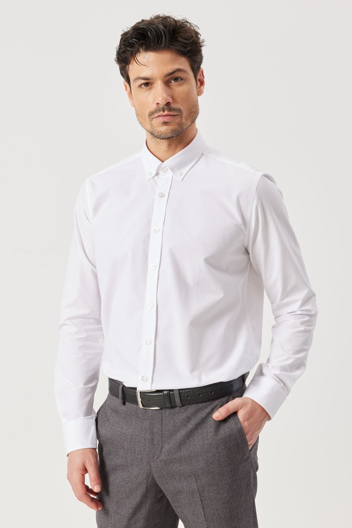 Men's white slim fit narrow cut buttoned shirt with collar patterned