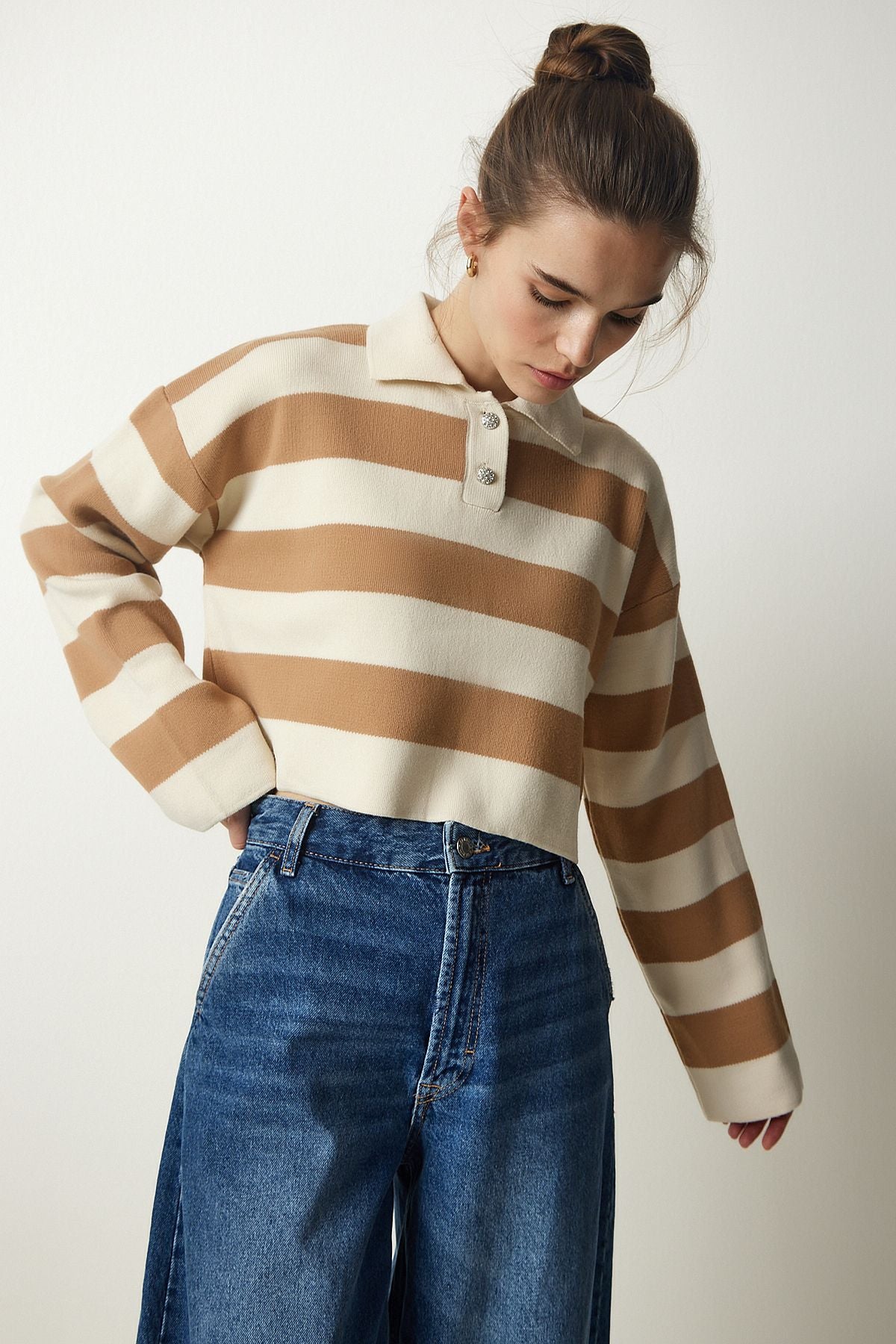 Women's Cream Biscuit Stylish button collar striped crop knitwear sweater BV00115