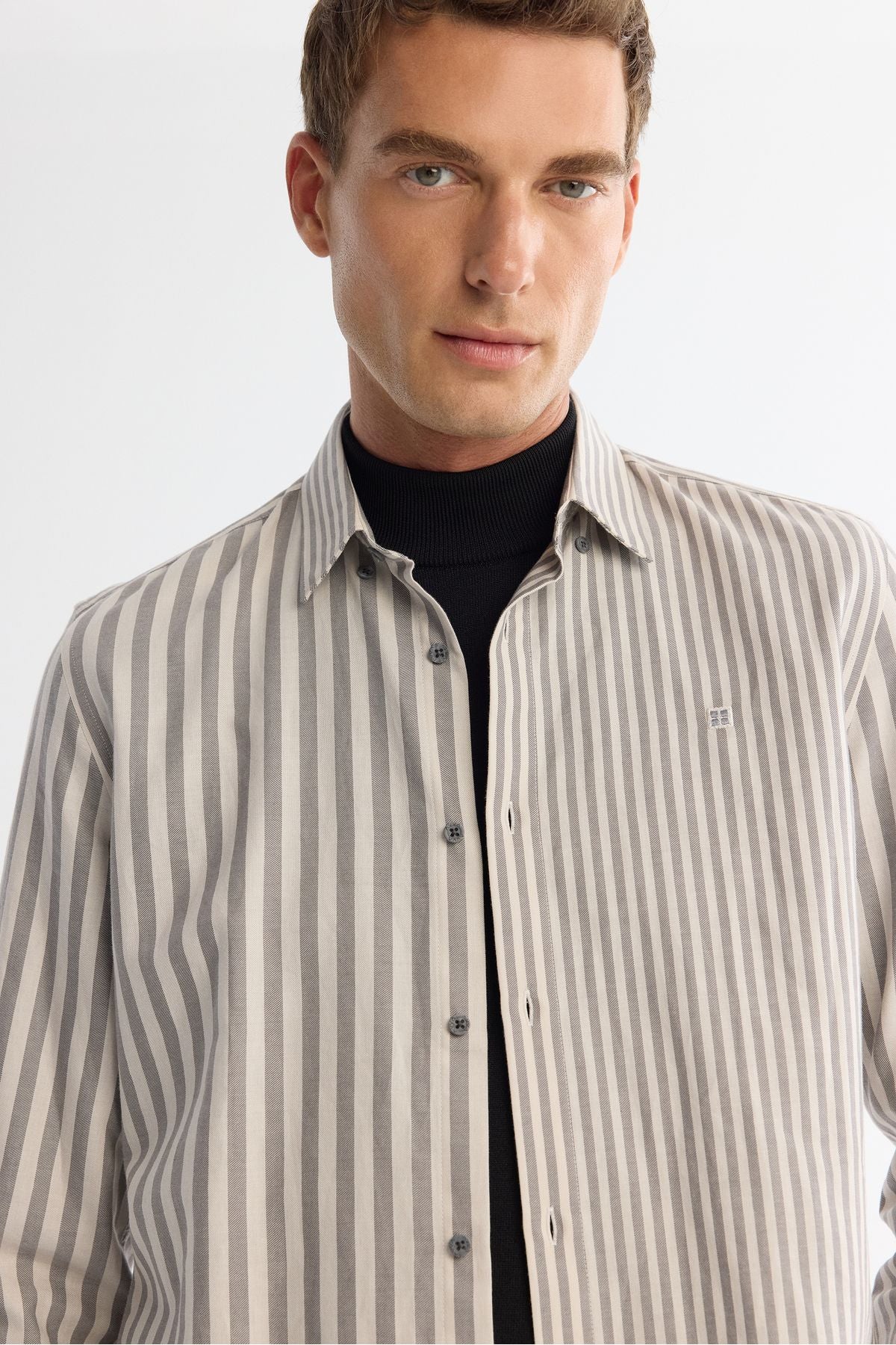 Men's Gray 100 %Cotton Better British collar striped shirt A42Y2040