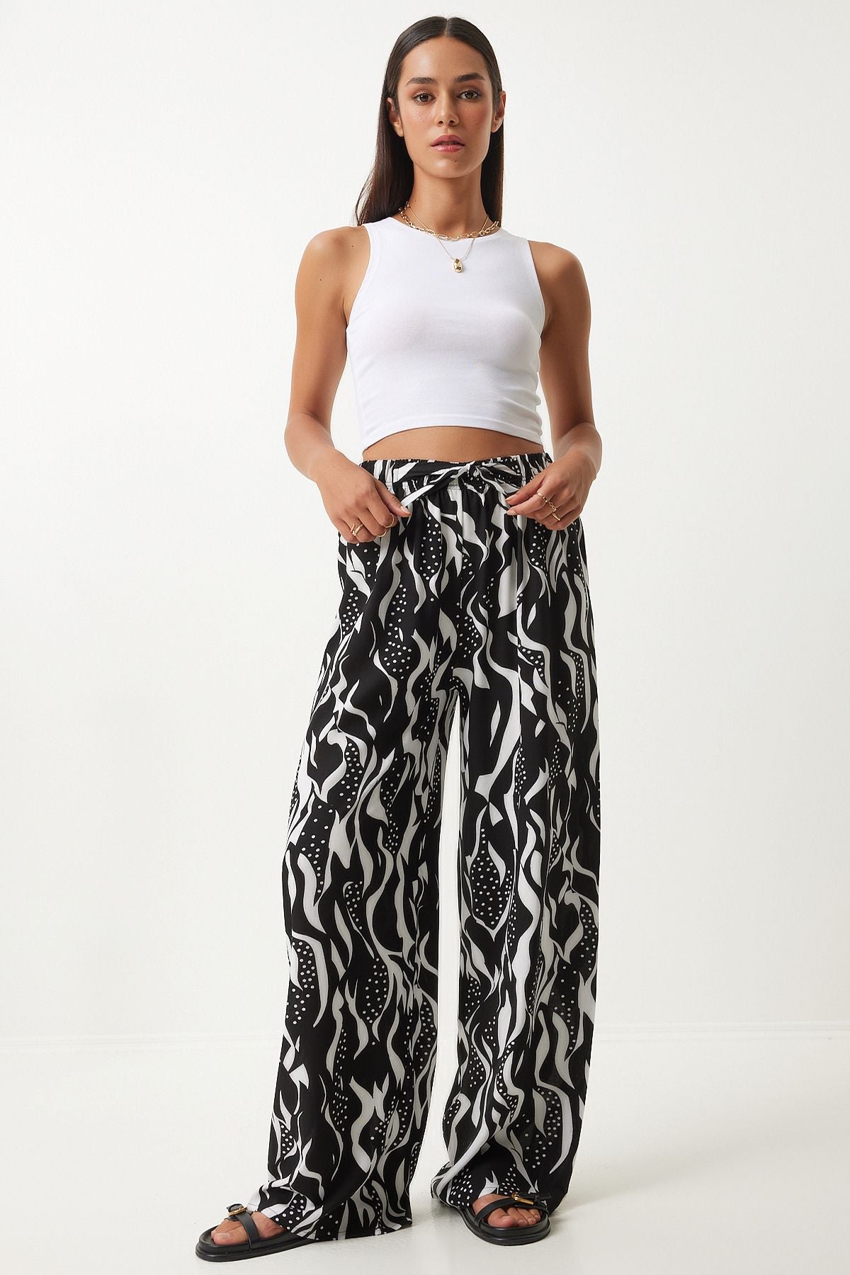 Female black live white patterned draped viscose palazzo pants EN00606
