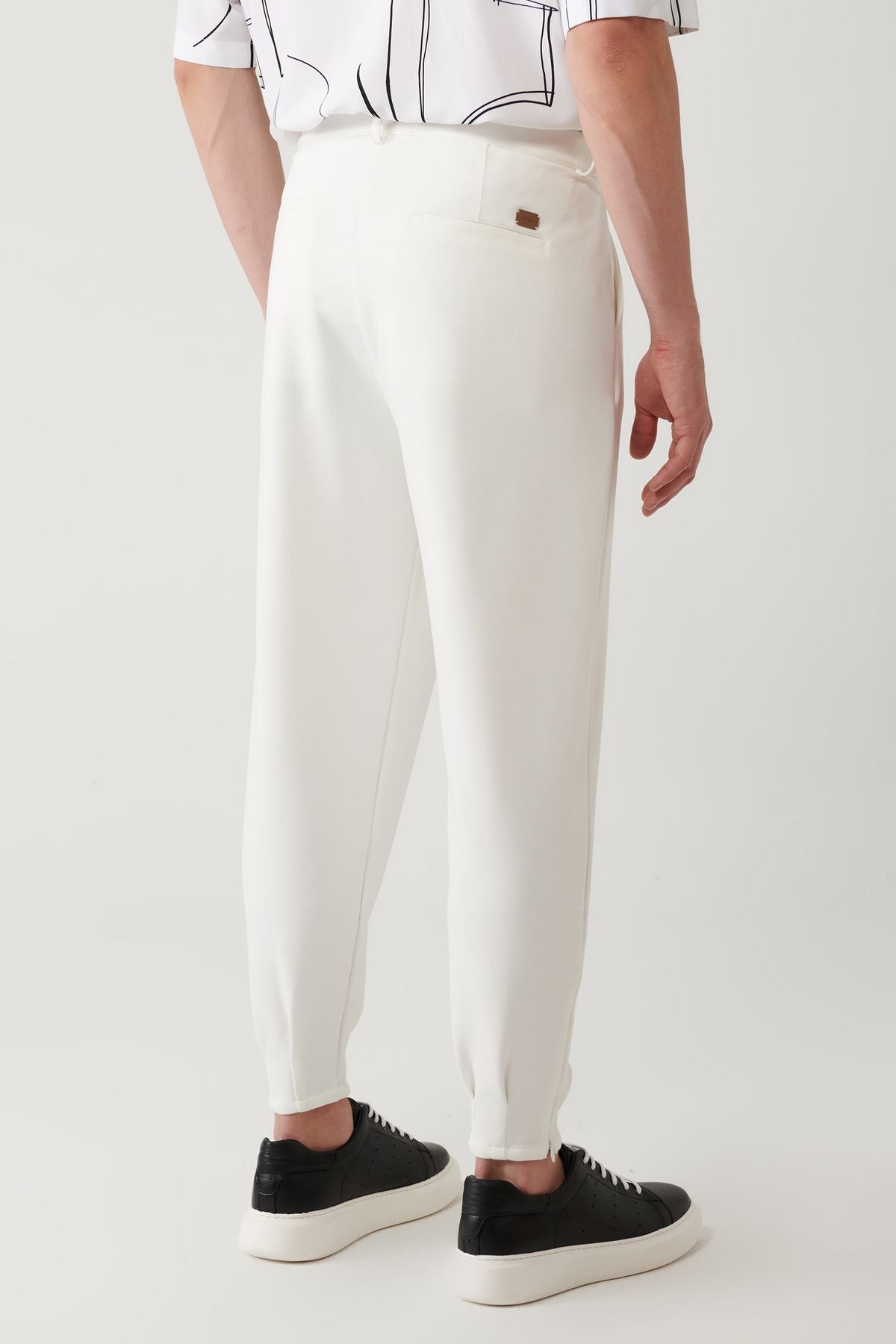 Men's White Classic Lumbar Pleated Knitting Smyrna Trousers A41y3075