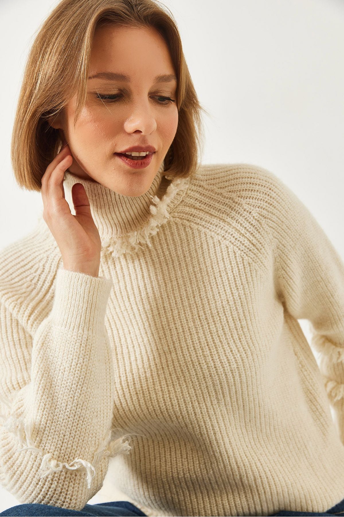 Female collar and arm fringed knitwear sweater 20246912