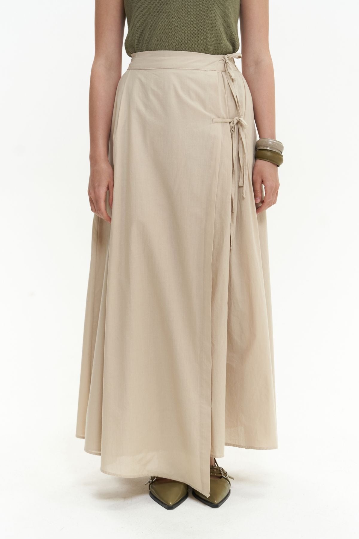 Aida rope detail pleated beige skirt