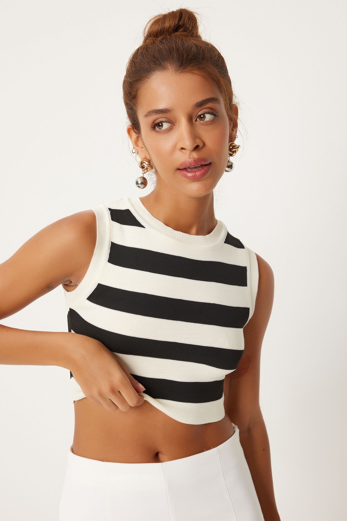Female black cream striped sleeveless knitwear blouse FN03258