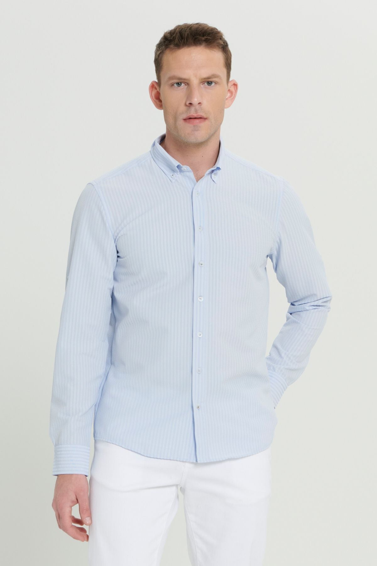Men's light blue wrinkle technical oxford wafer patterned slim fit narrow cut buttoned collar flexible shirt
