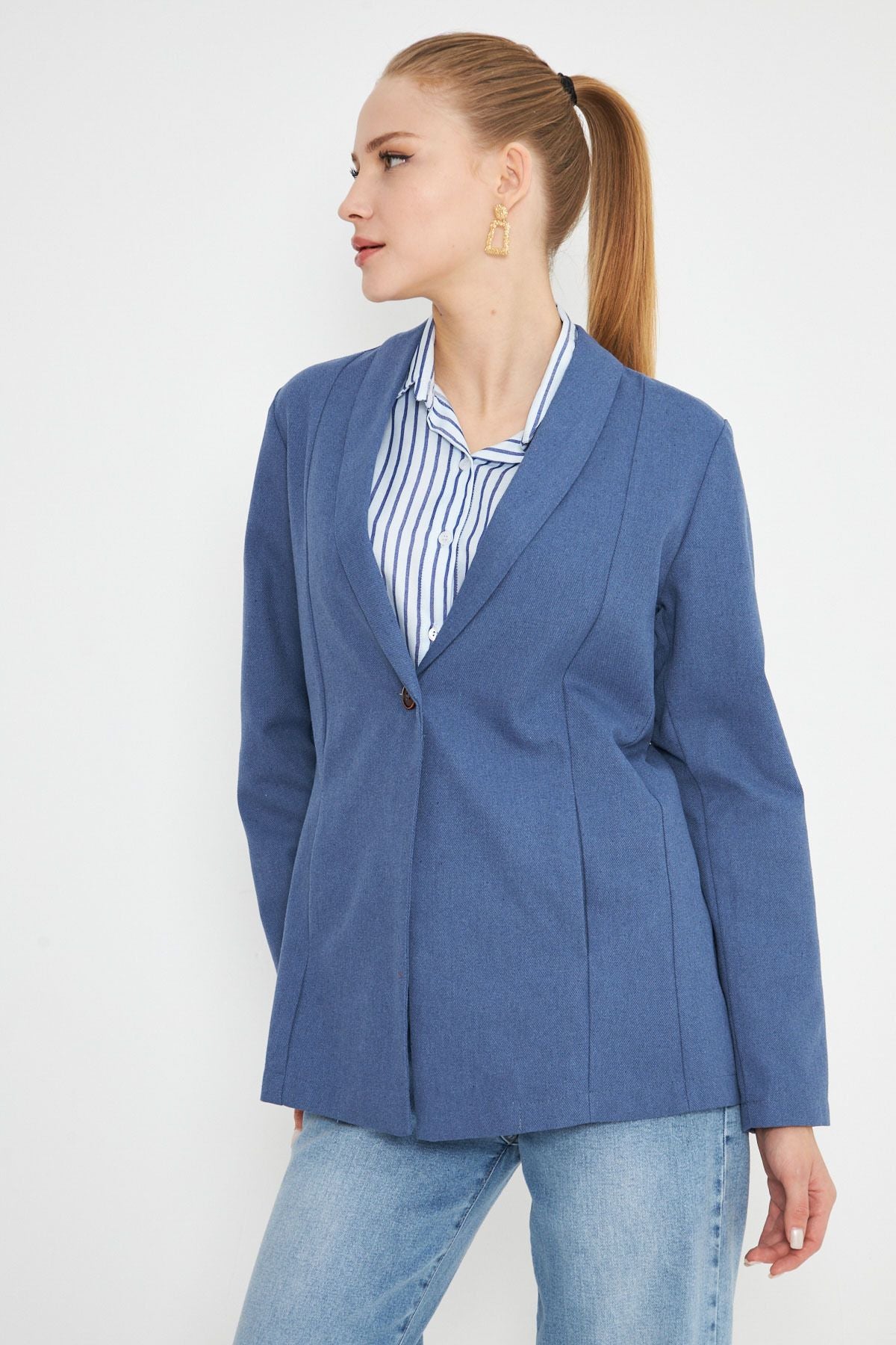 Woman Dark Blue Shawl Bel